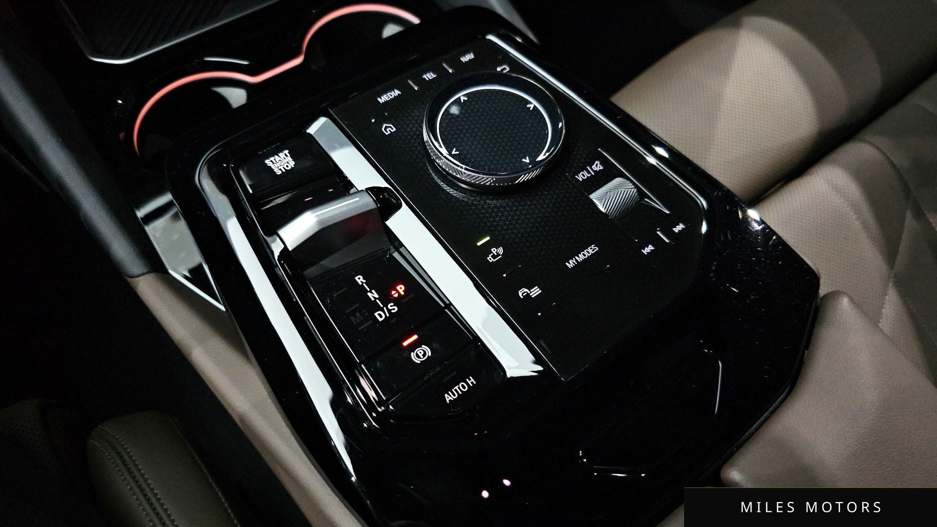 BMW 5 Series (G60) 2025 — миниатюра 9