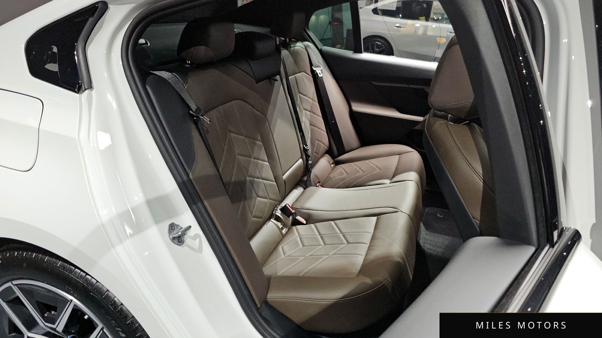 BMW 5 Series (G60) 2025 — миниатюра 11