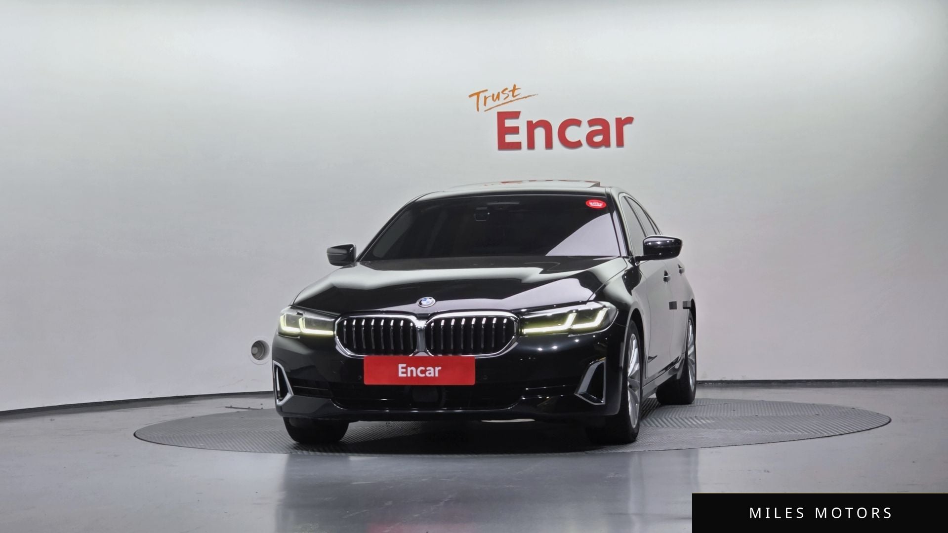 BMW 5 Series (G30) 2022 — миниатюра 3