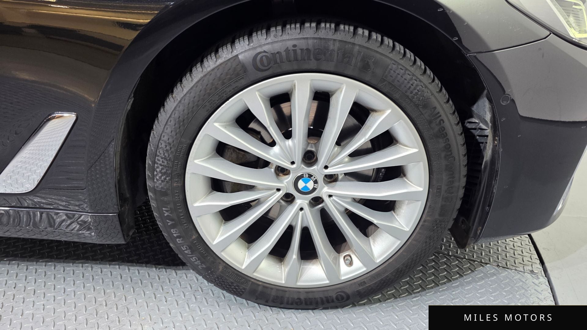 BMW 5 Series (G30) 2022 — миниатюра 7