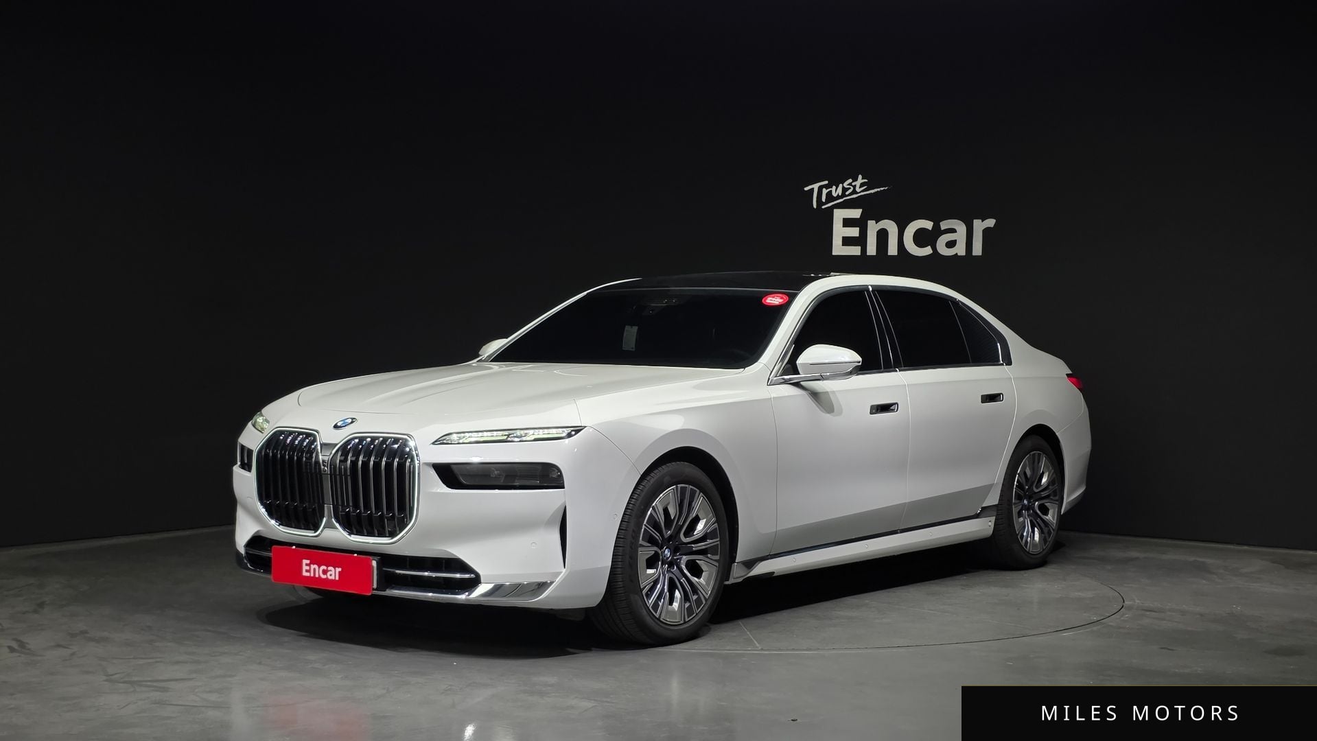 BMW 7 Series (G70) 2023 — фото 1 из 12