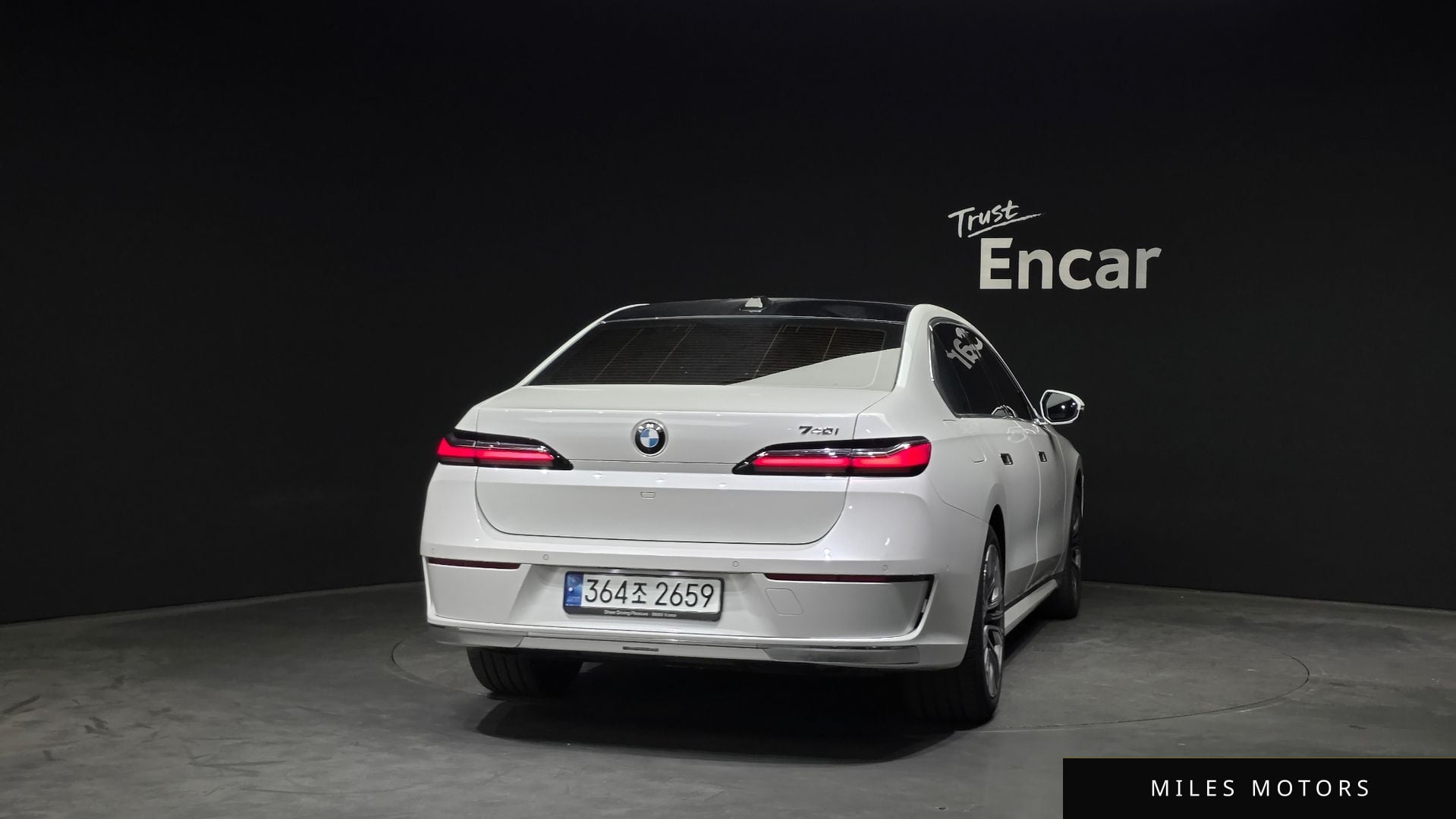 BMW 7 Series (G70) 2023 — миниатюра 4