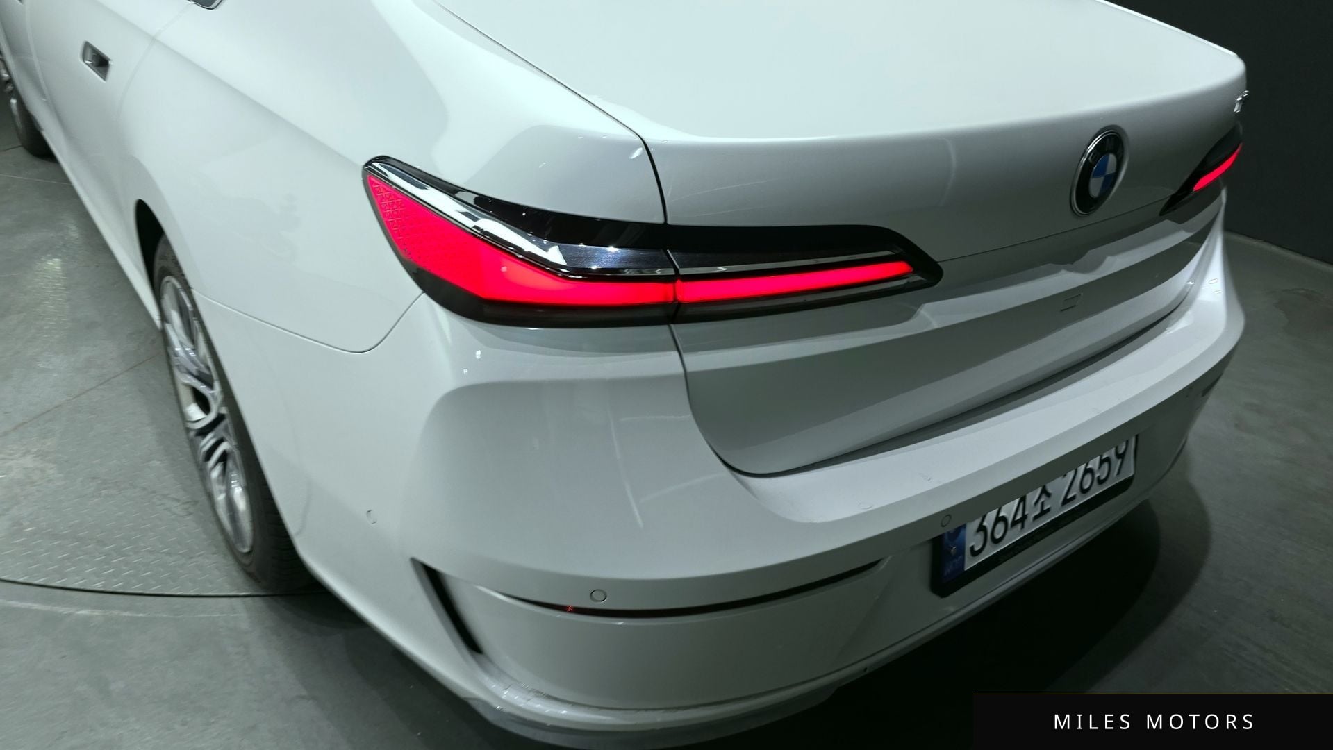 BMW 7 Series (G70) 2023 — миниатюра 9