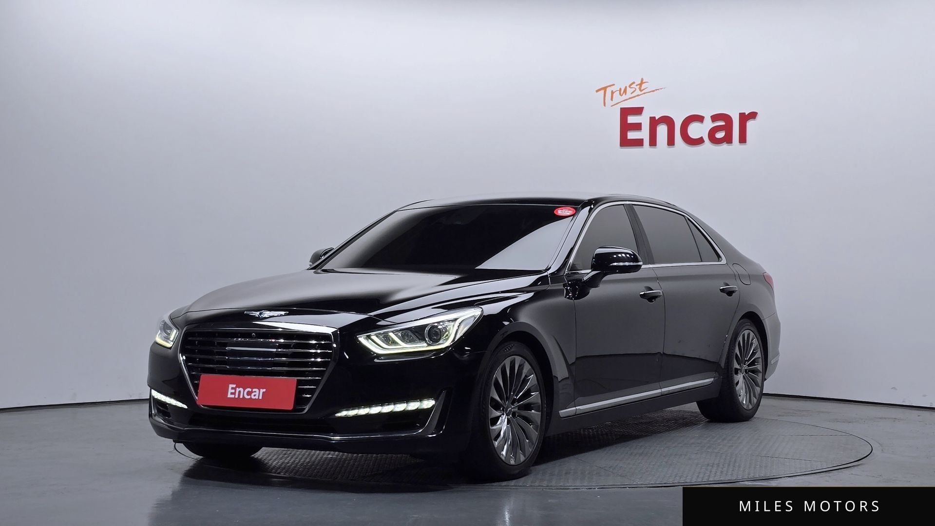 Genesis EQ900 2016 — фото 1 из 12