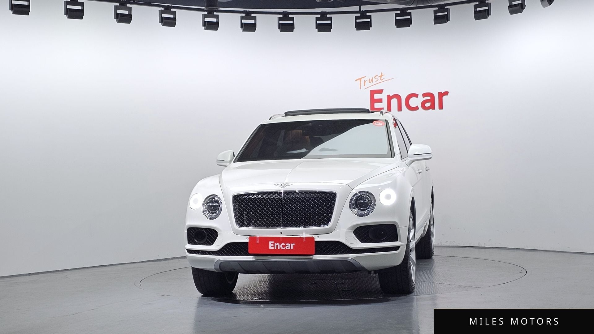 Bentley Bentayga 2019 — миниатюра 3