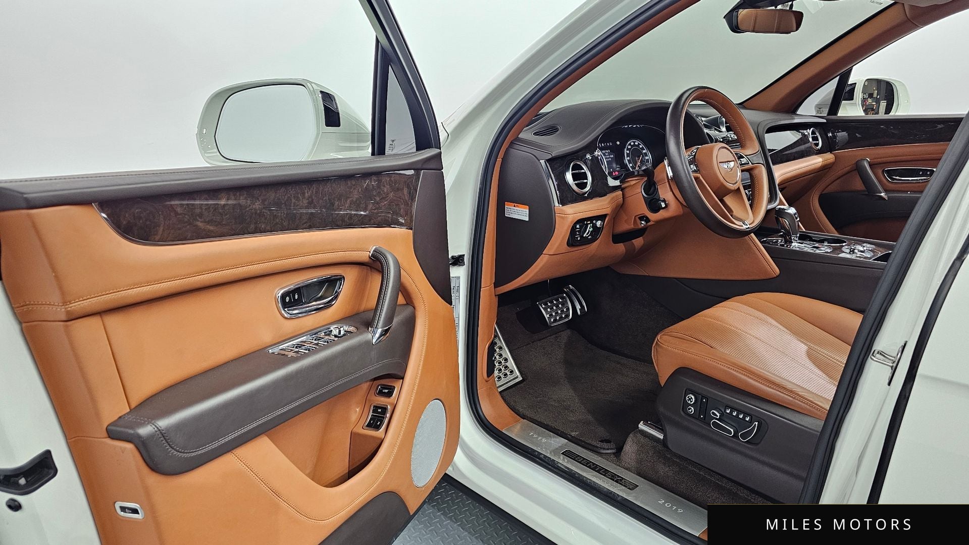 Bentley Bentayga 2019 — миниатюра 10