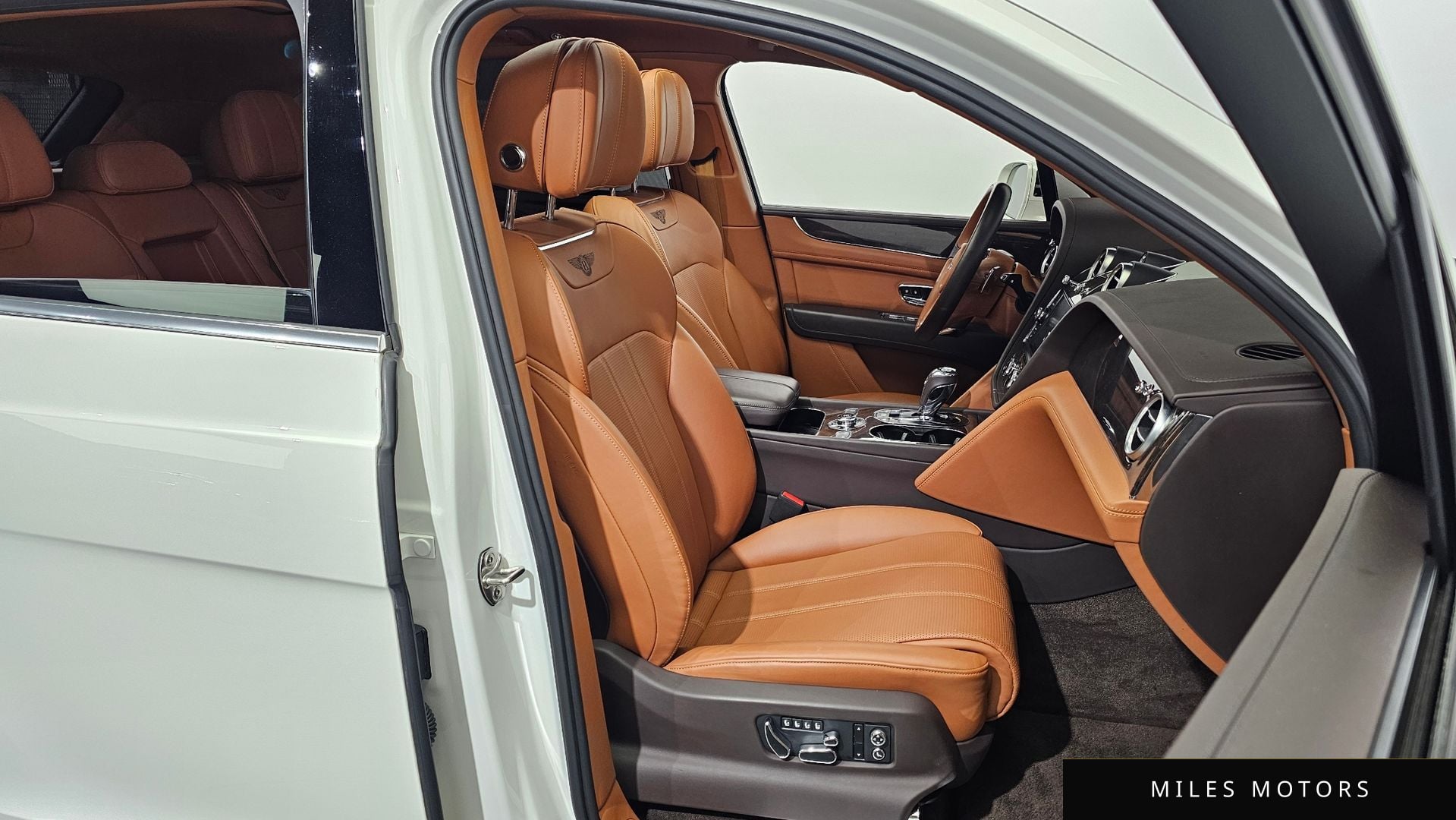 Bentley Bentayga 2019 — миниатюра 12