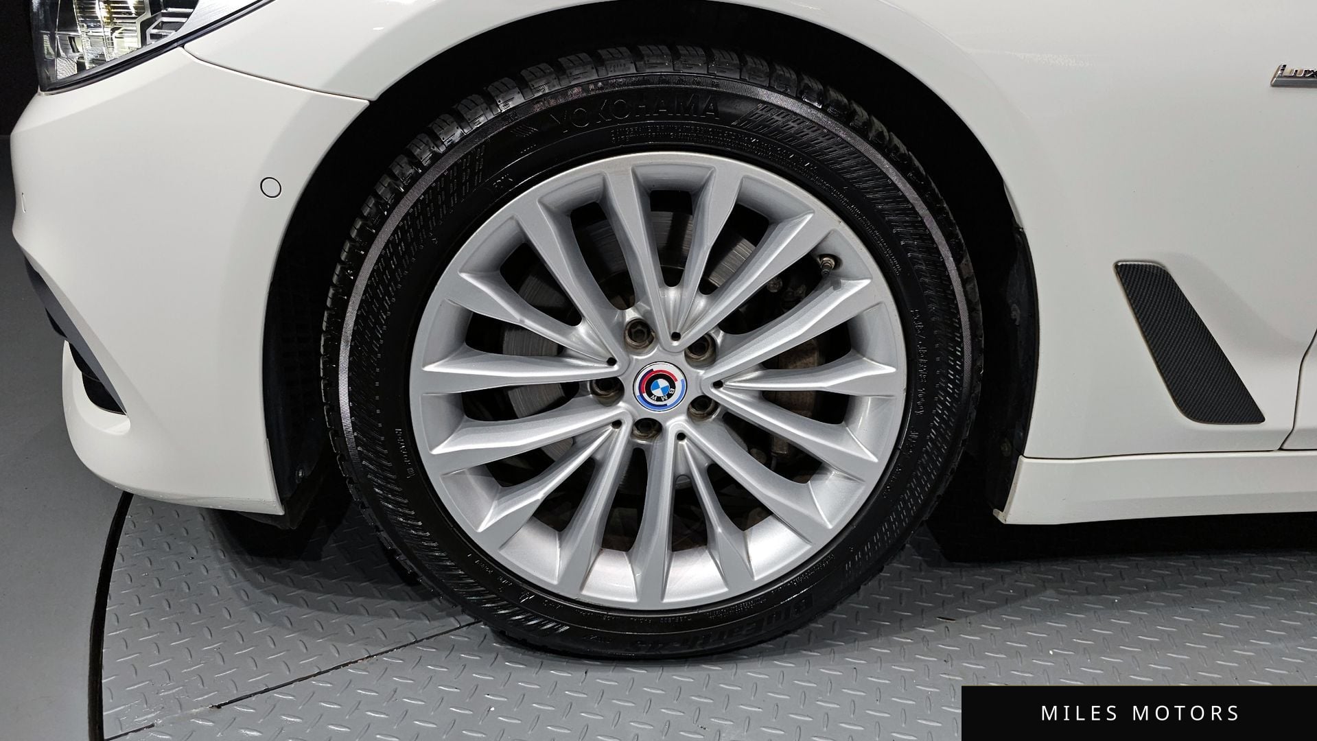 BMW 5 Series (G30) 2018 — миниатюра 5