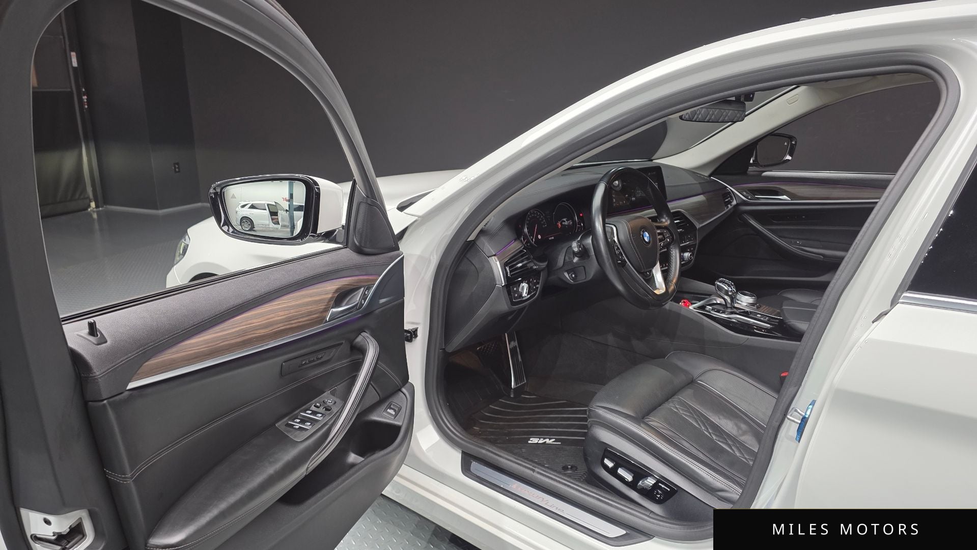 BMW 5 Series (G30) 2018 — миниатюра 10