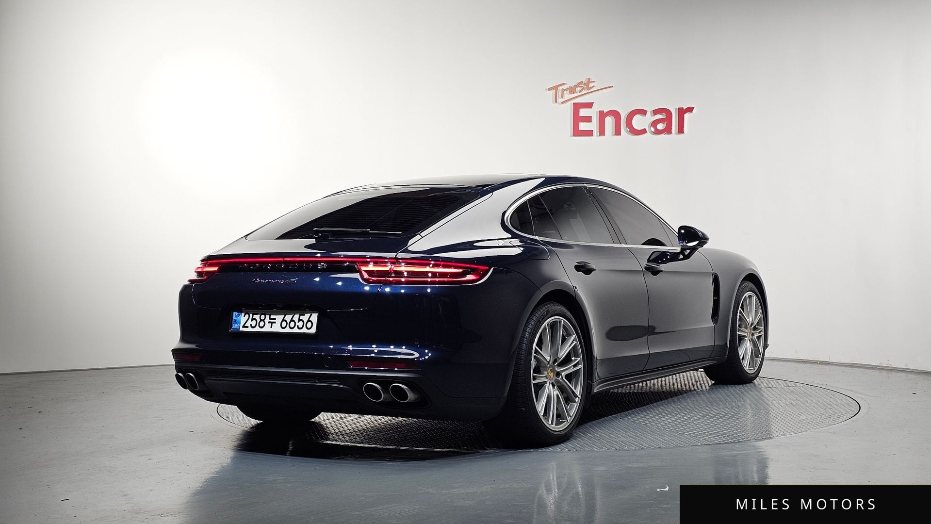 Porsche Panamera 2018 — миниатюра 2