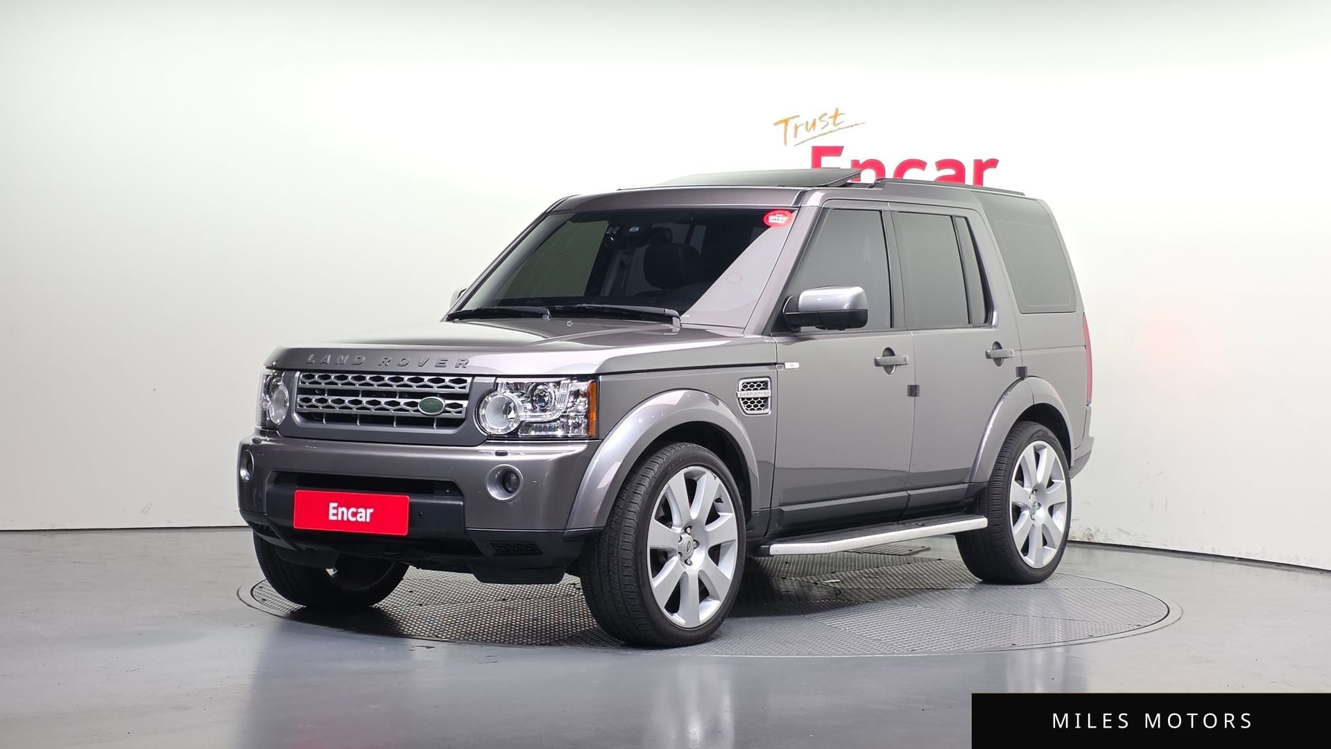 Land Rover Discovery 2010 — фото 1 из 12