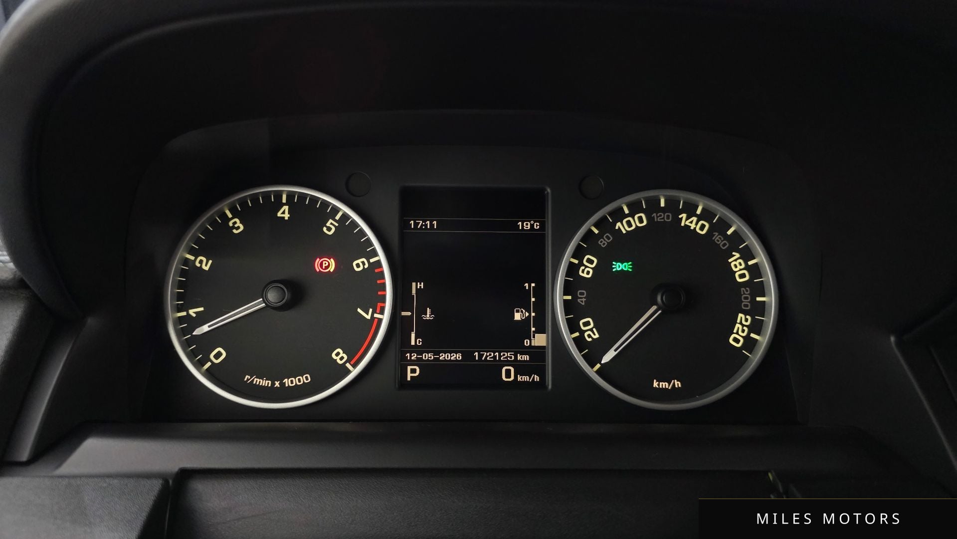 Land Rover Discovery 2010 — миниатюра 8