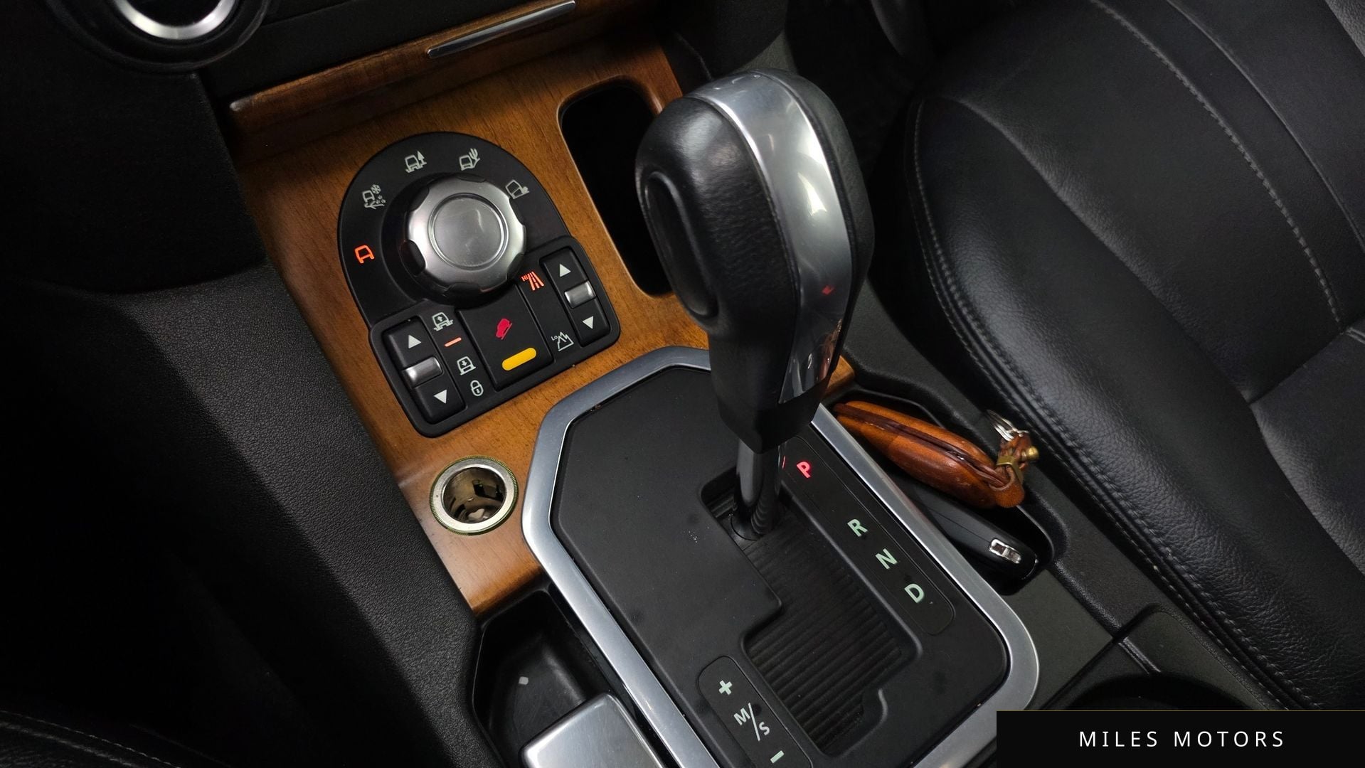 Land Rover Discovery 2010 — миниатюра 9