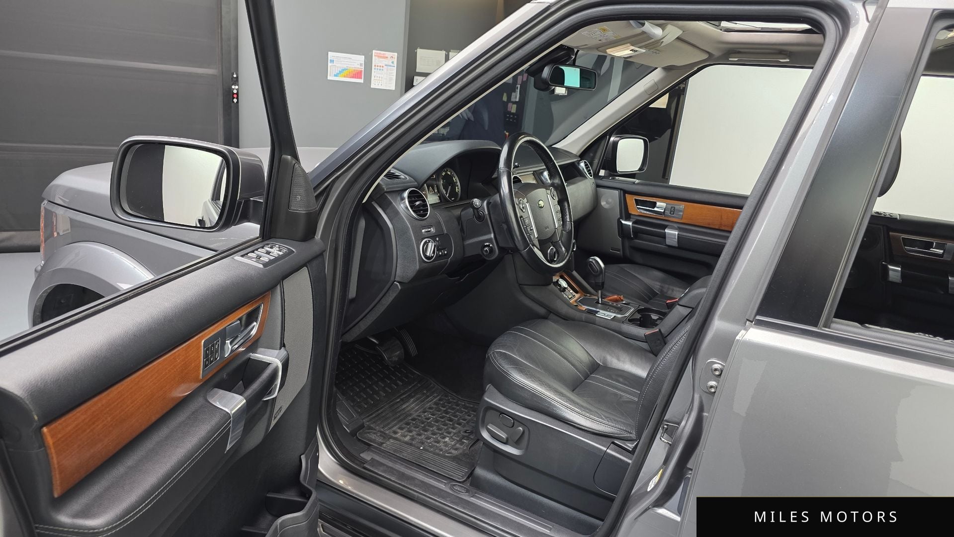 Land Rover Discovery 2010 — миниатюра 10