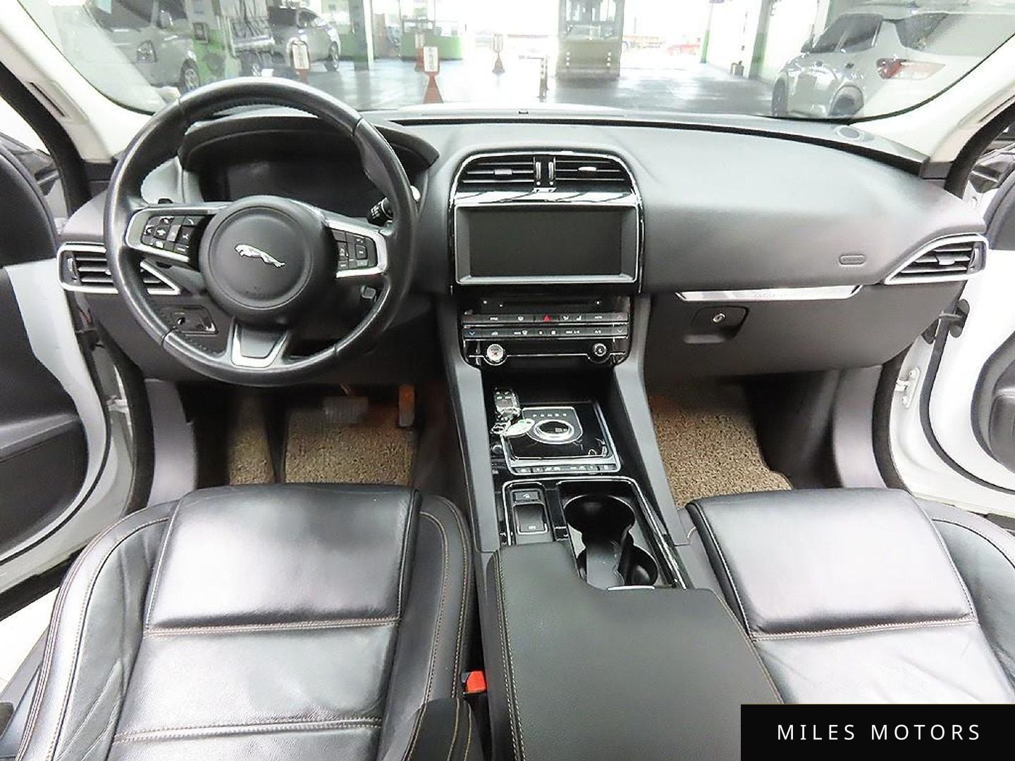 Jaguar F-PACE 2018 — миниатюра 10