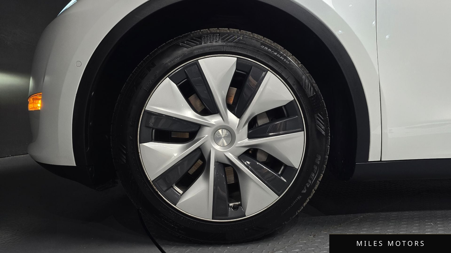 Tesla Model Y 2021 — миниатюра 5