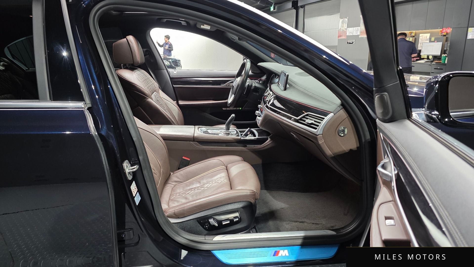 BMW 7 Series (G11) 2018 — миниатюра 11