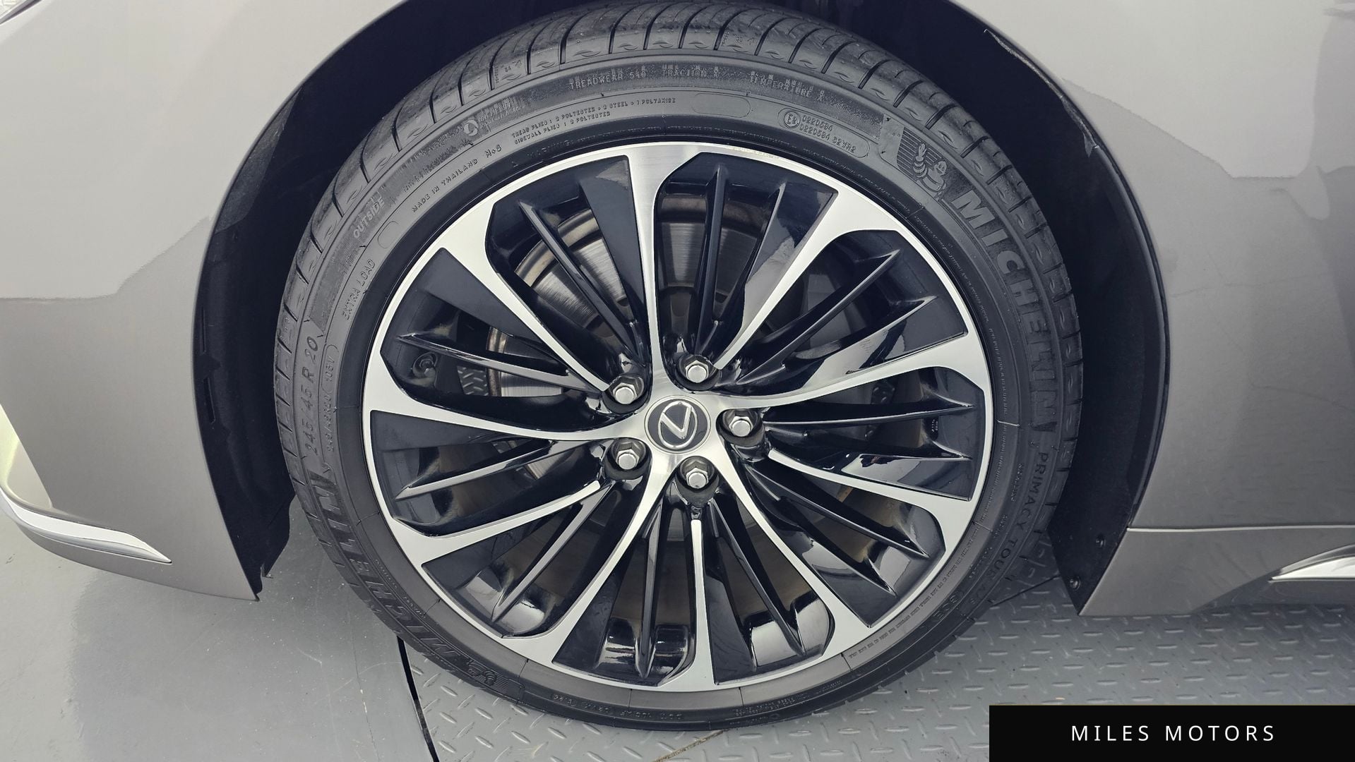 Лексус LS500 2023 — миниатюра 5