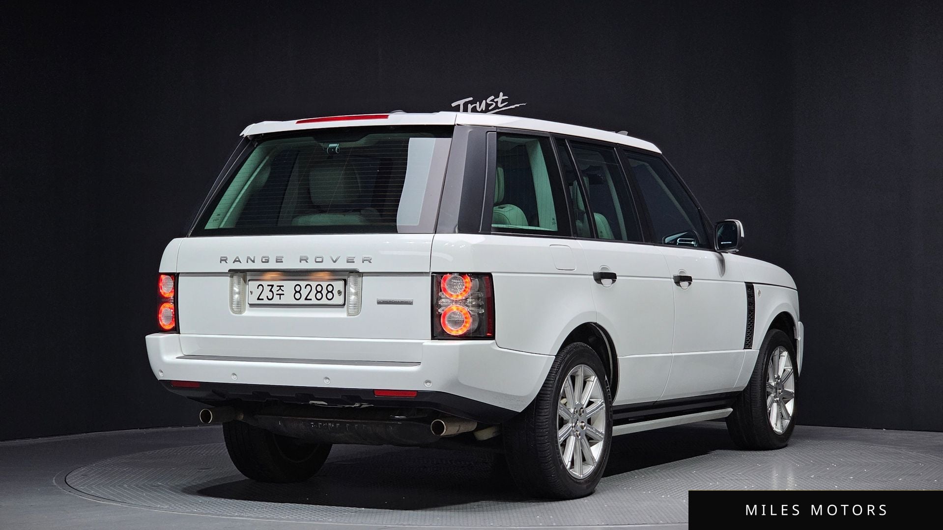 Land Rover Range Rover 2010 — миниатюра 2