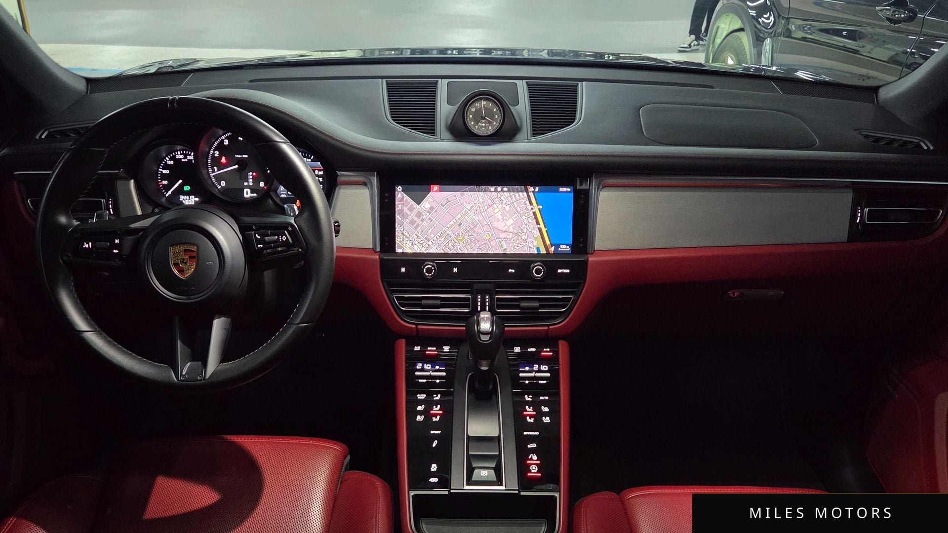 Porsche Macan 2023 — миниатюра 10