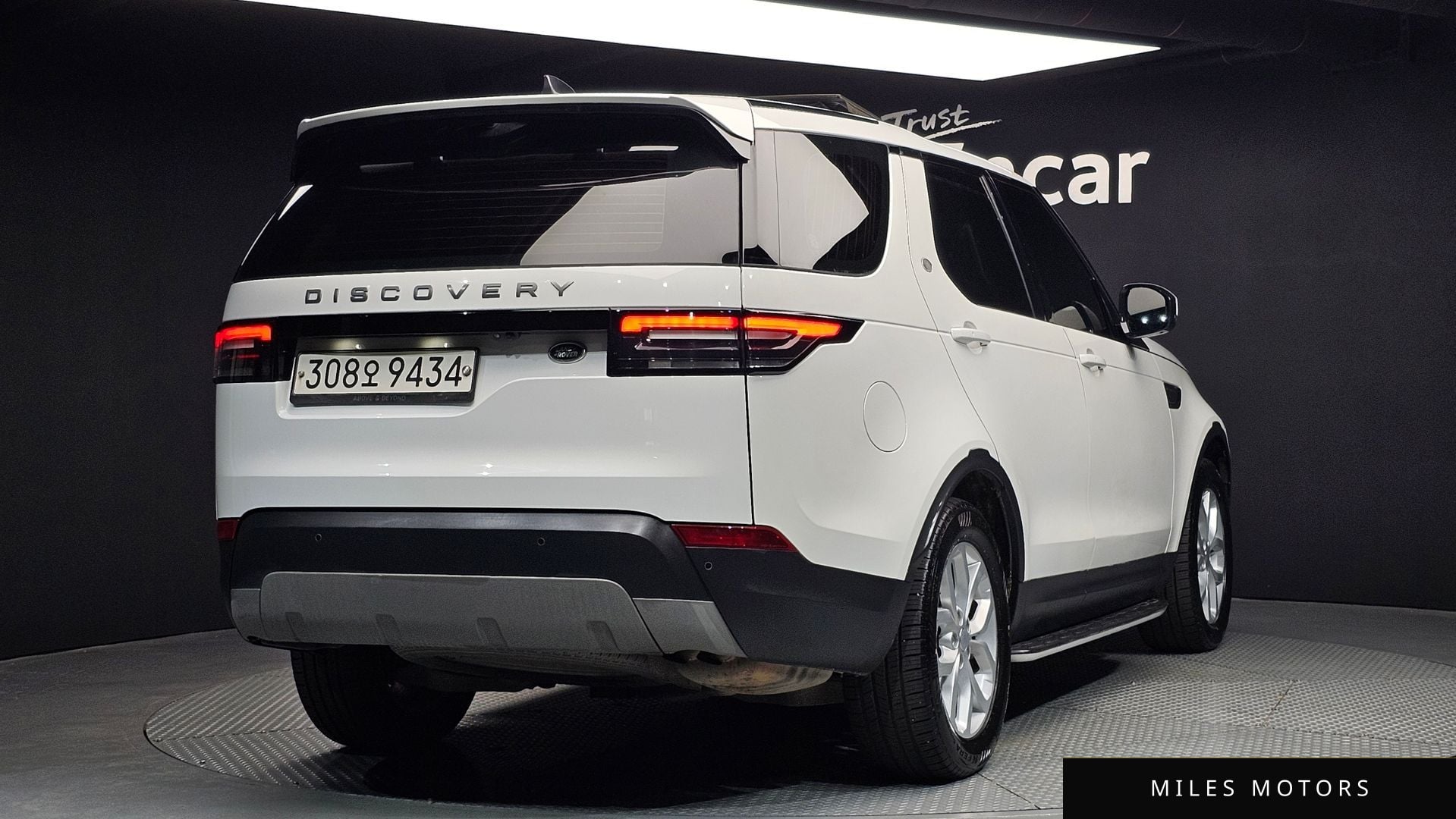 Land Rover Discovery 2018 — миниатюра 2