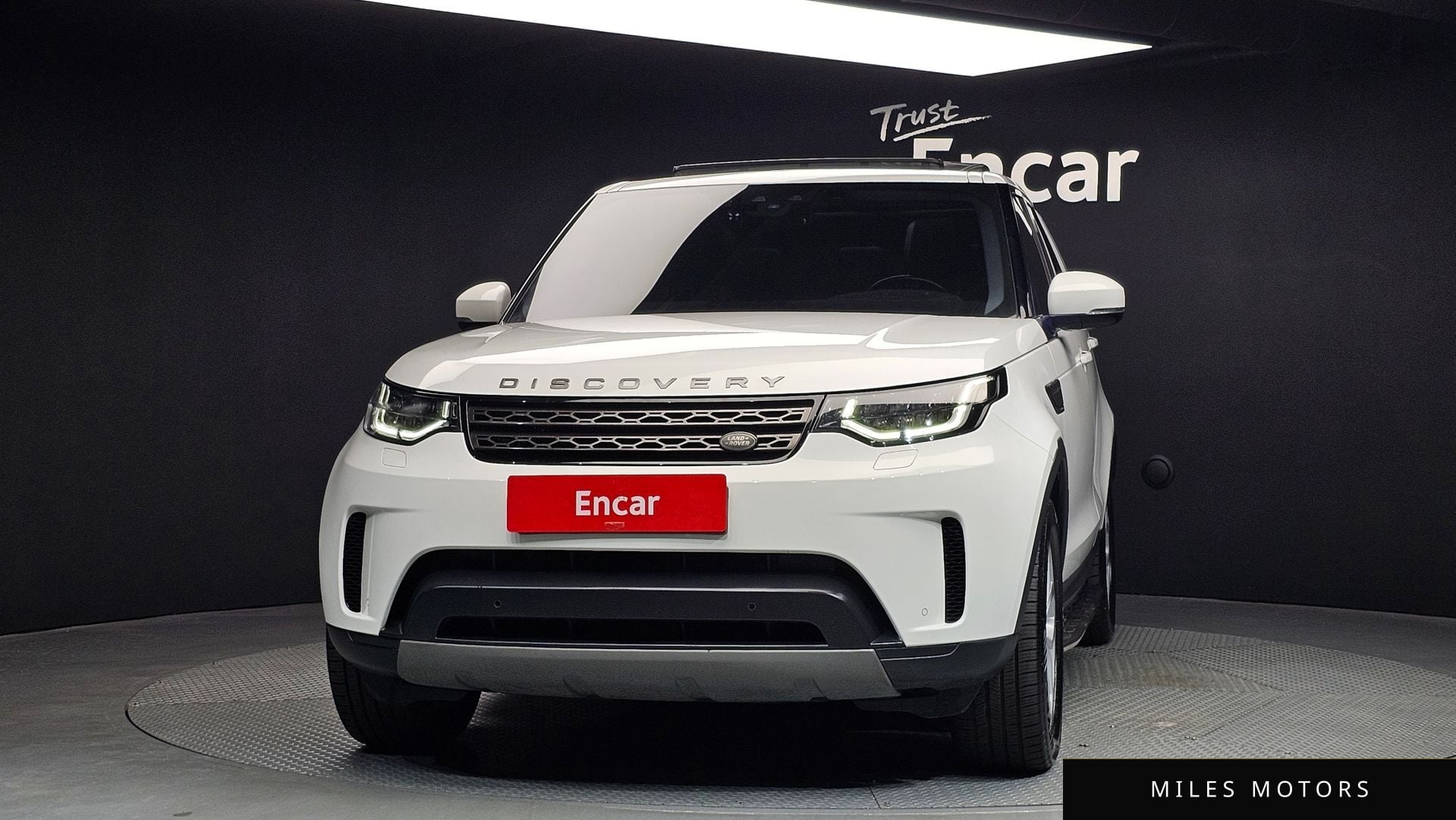 Land Rover Discovery 2018 — миниатюра 3