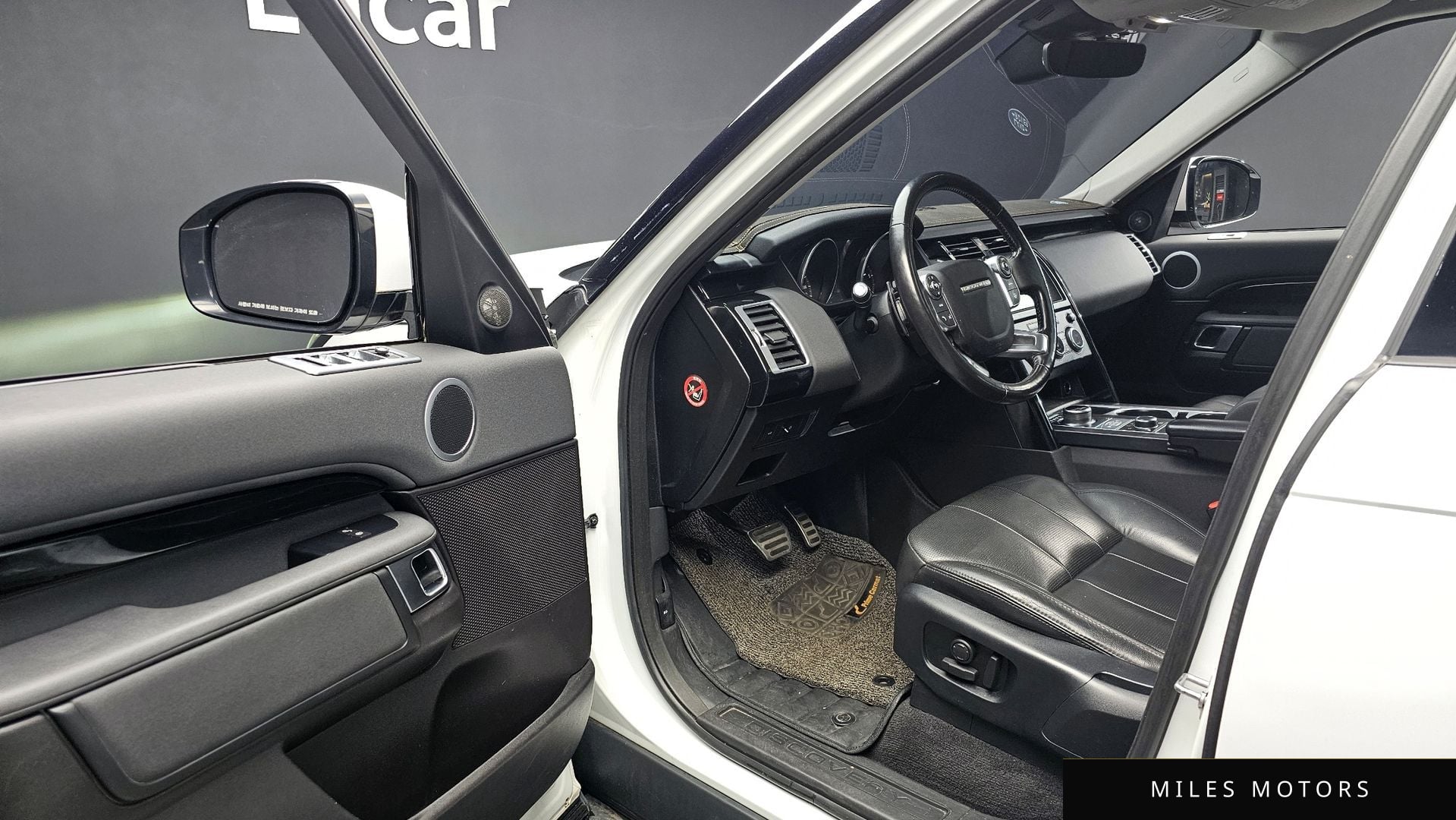 Land Rover Discovery 2018 — миниатюра 10