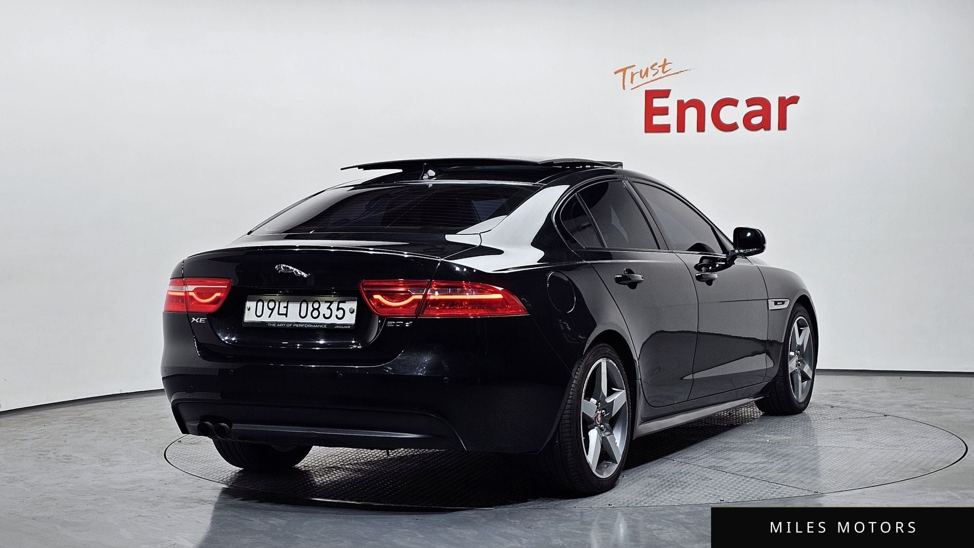 Jaguar XE 2016 — миниатюра 2