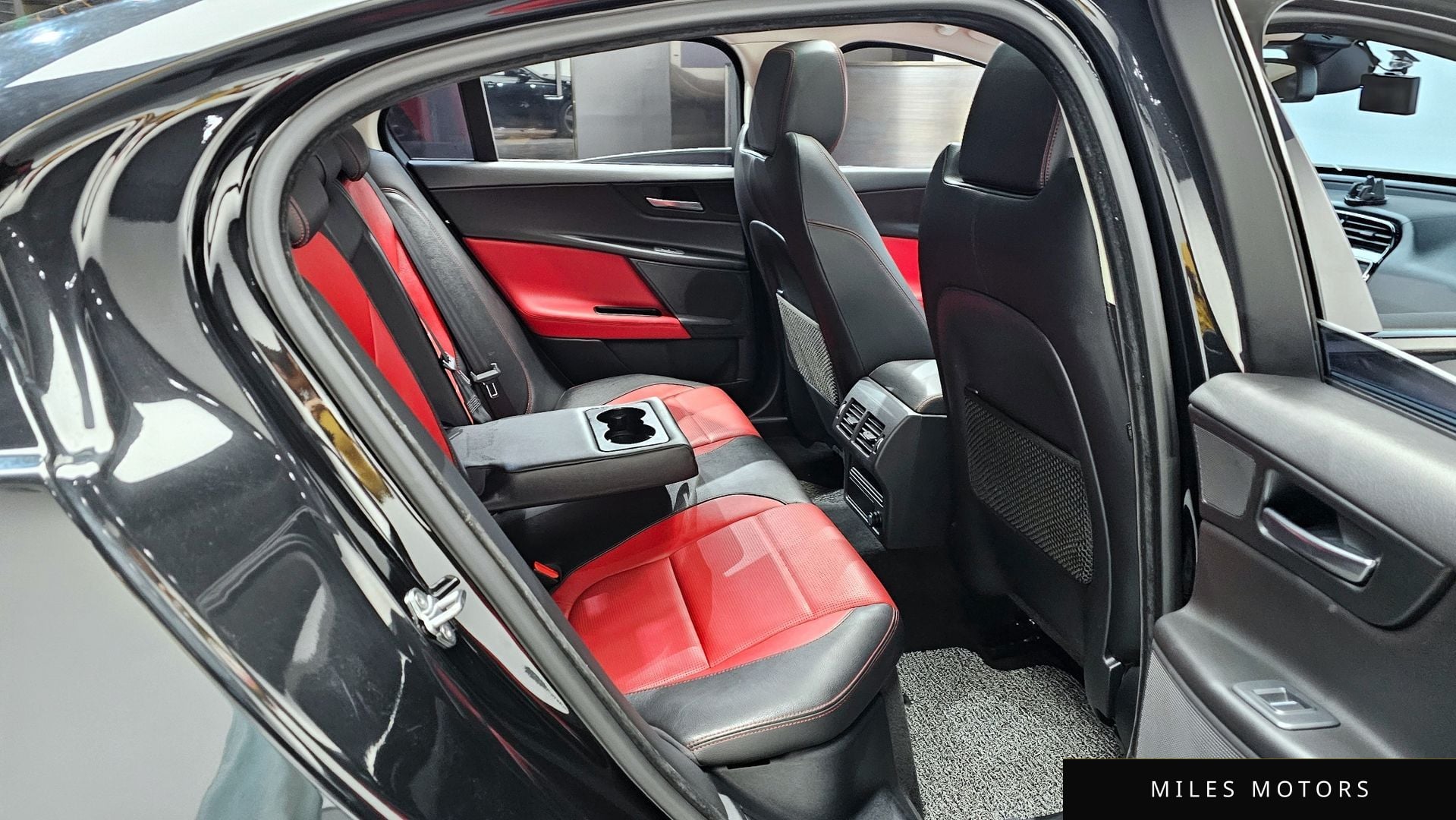 Jaguar XE 2016 — миниатюра 11