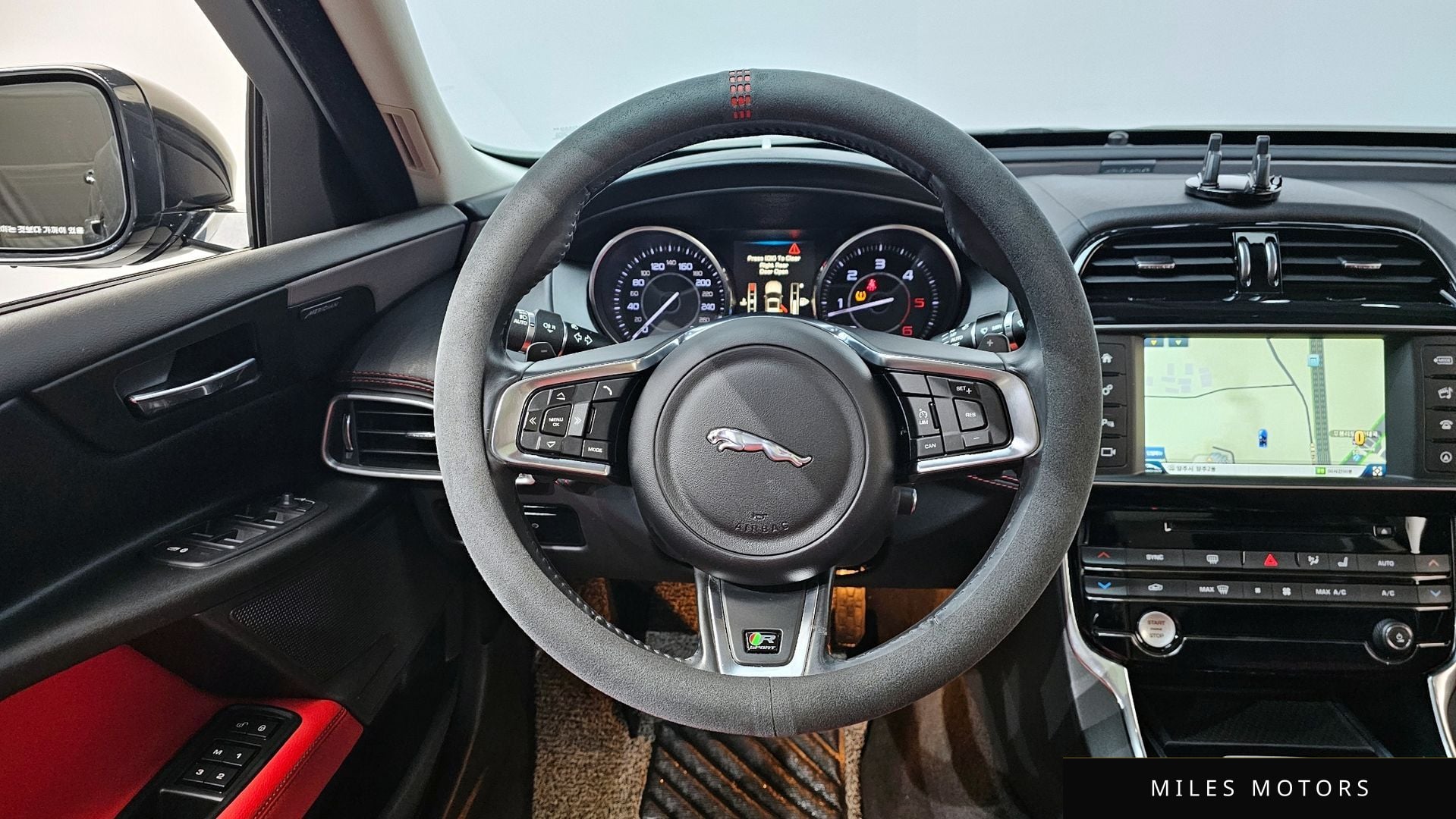 Jaguar XE 2016 — миниатюра 12
