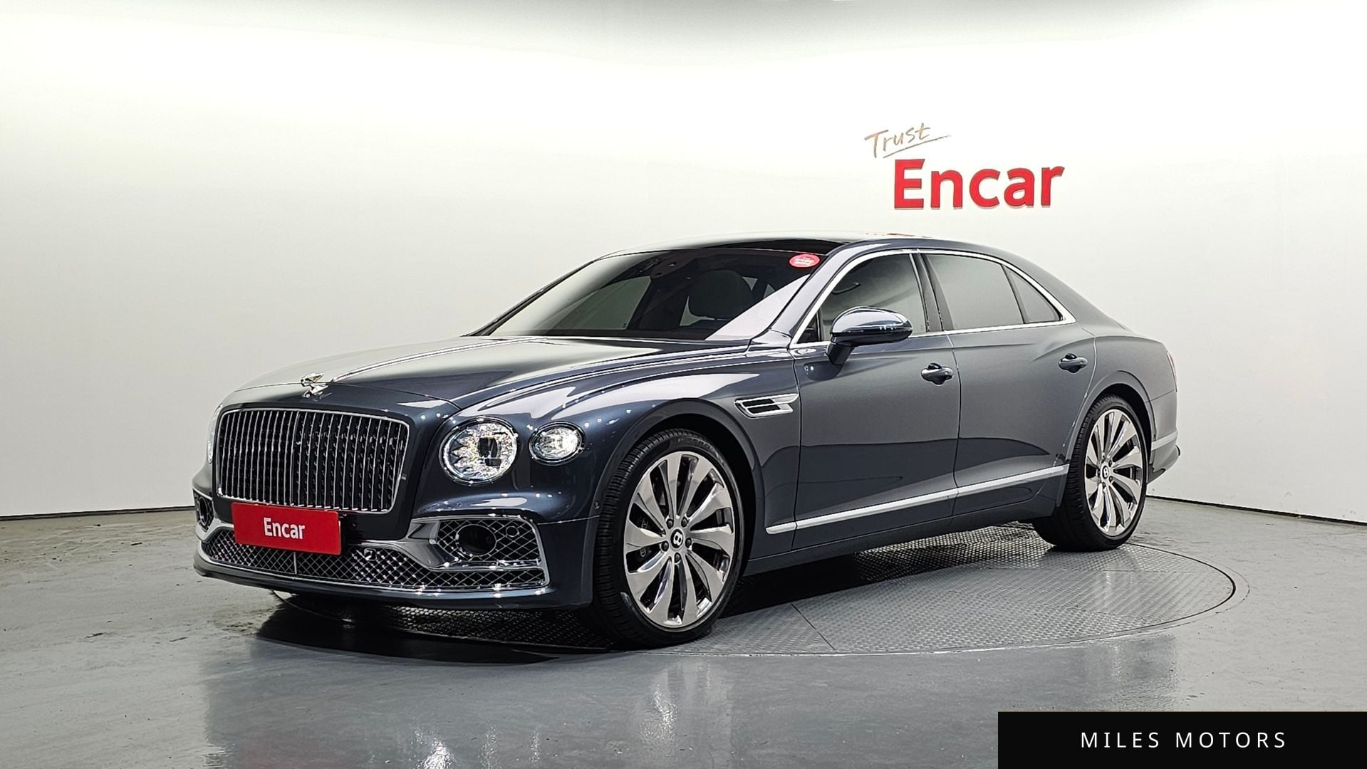 Bentley Flying Spur 2022 — фото 1 из 12