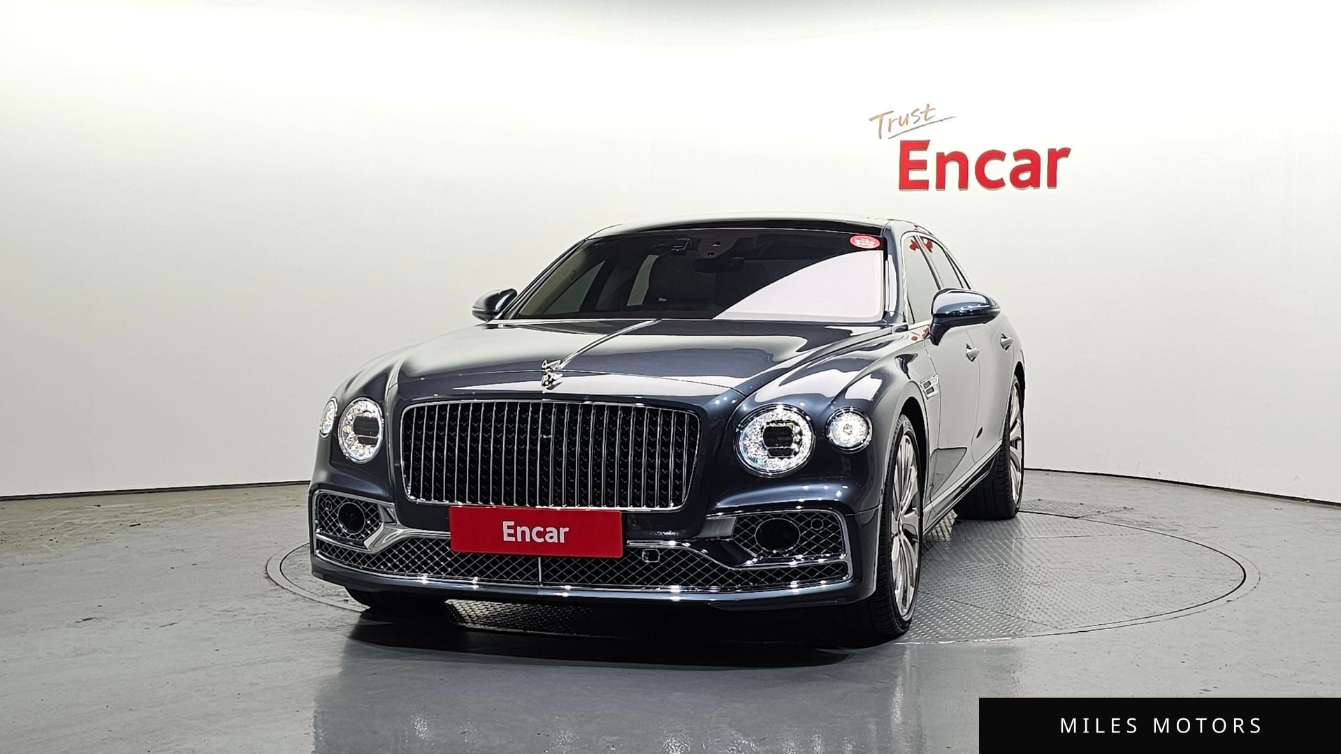 Bentley Flying Spur 2022 — миниатюра 3