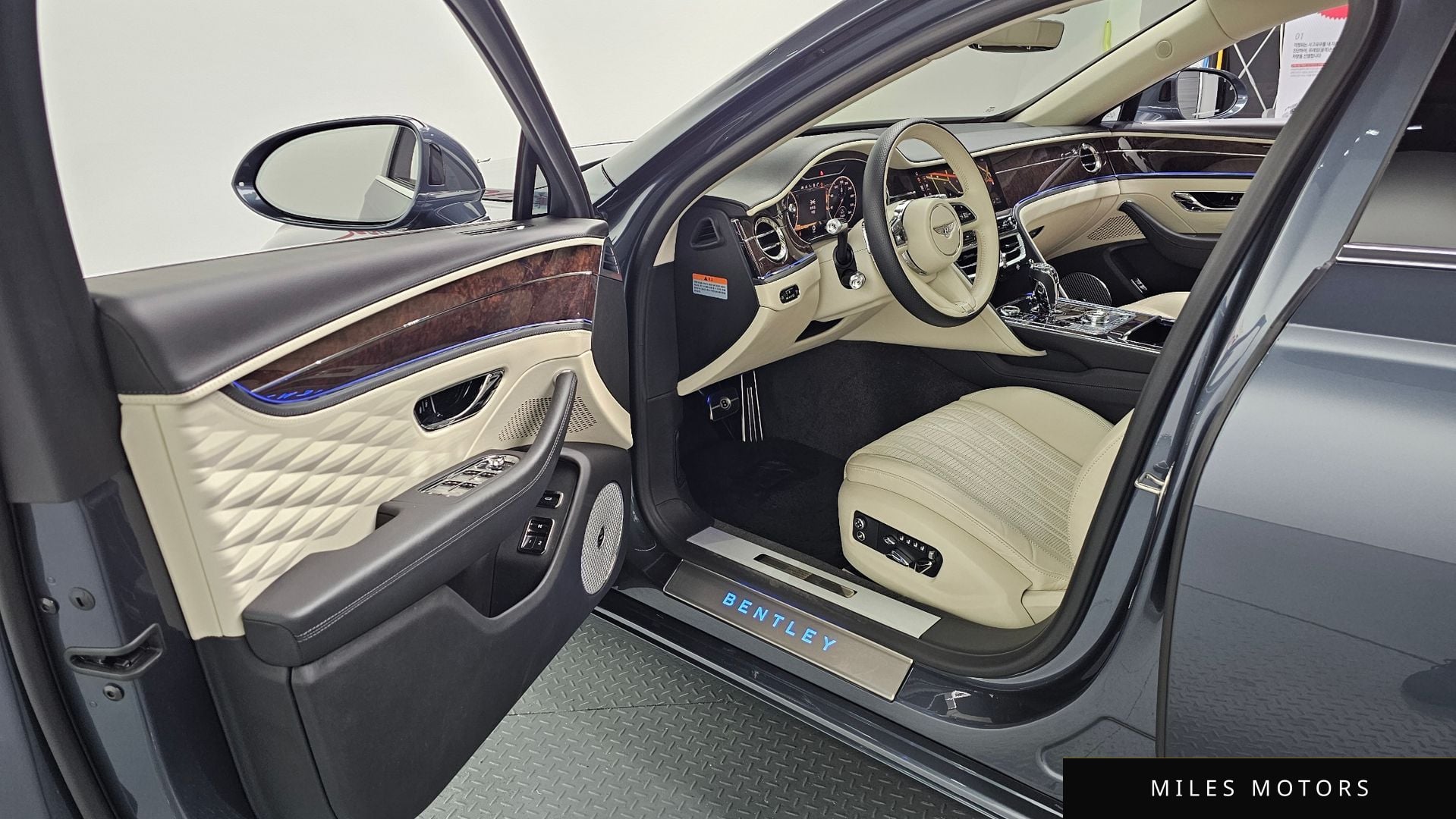 Bentley Flying Spur 2022 — миниатюра 10