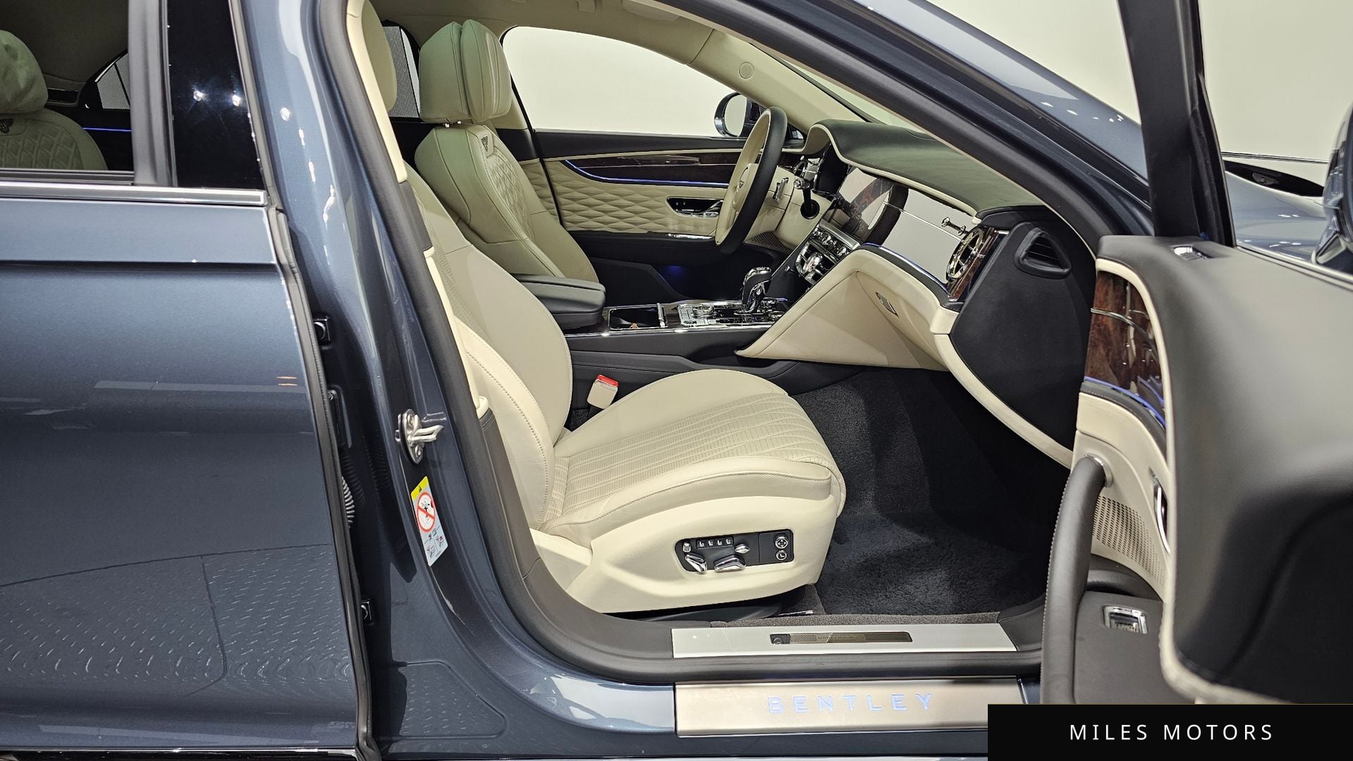 Bentley Flying Spur 2022 — миниатюра 11
