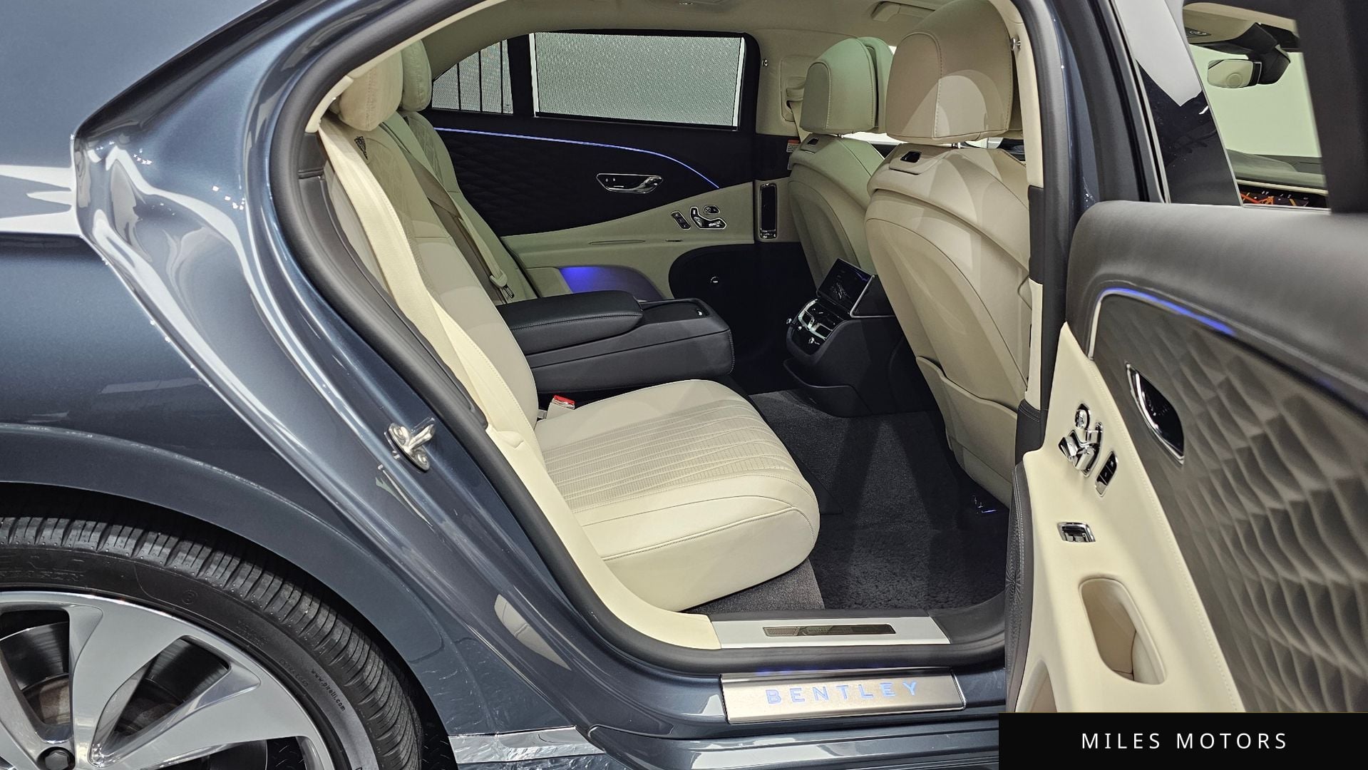 Bentley Flying Spur 2022 — миниатюра 12