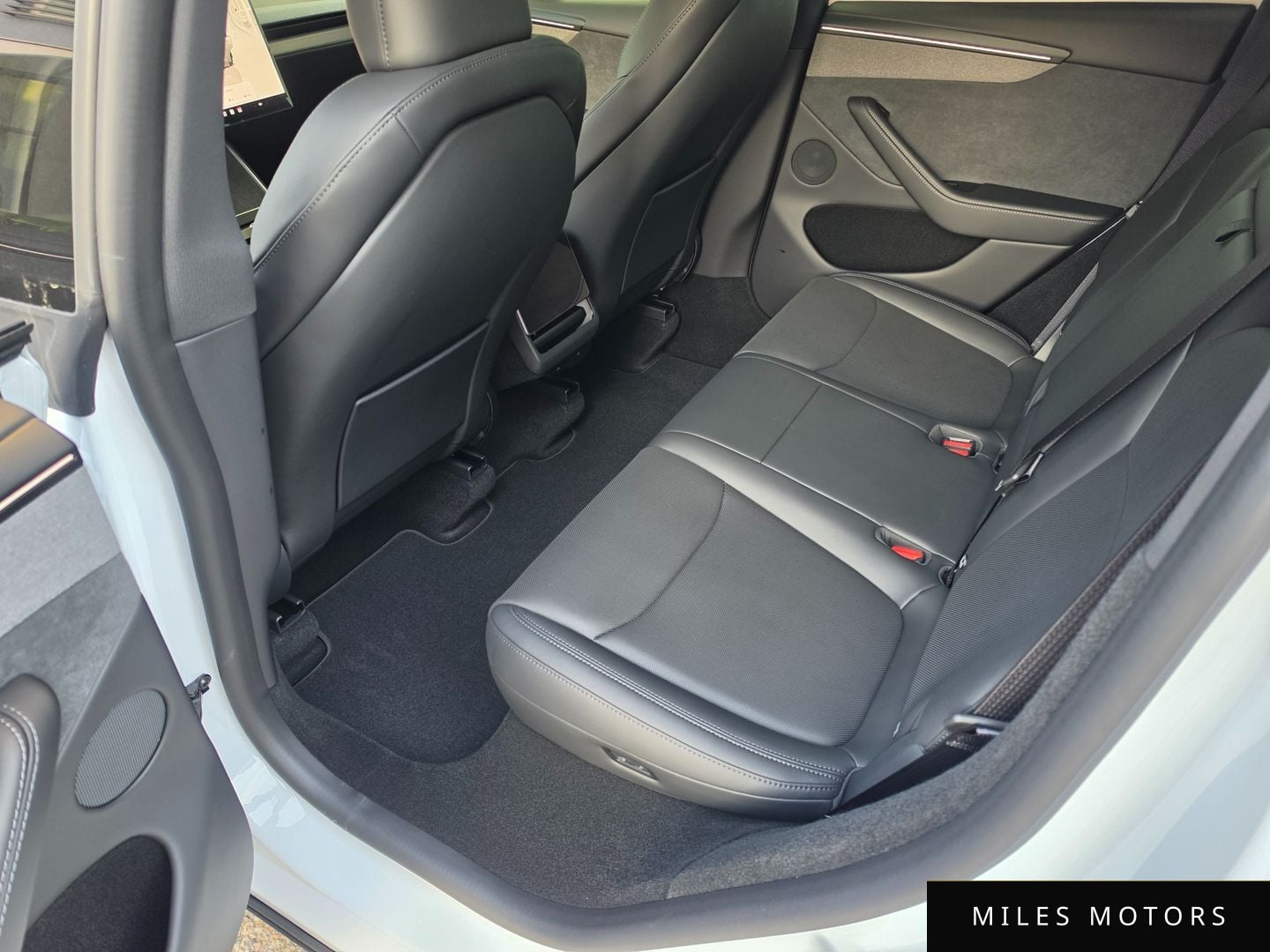 Tesla Model Y 2026 — миниатюра 7