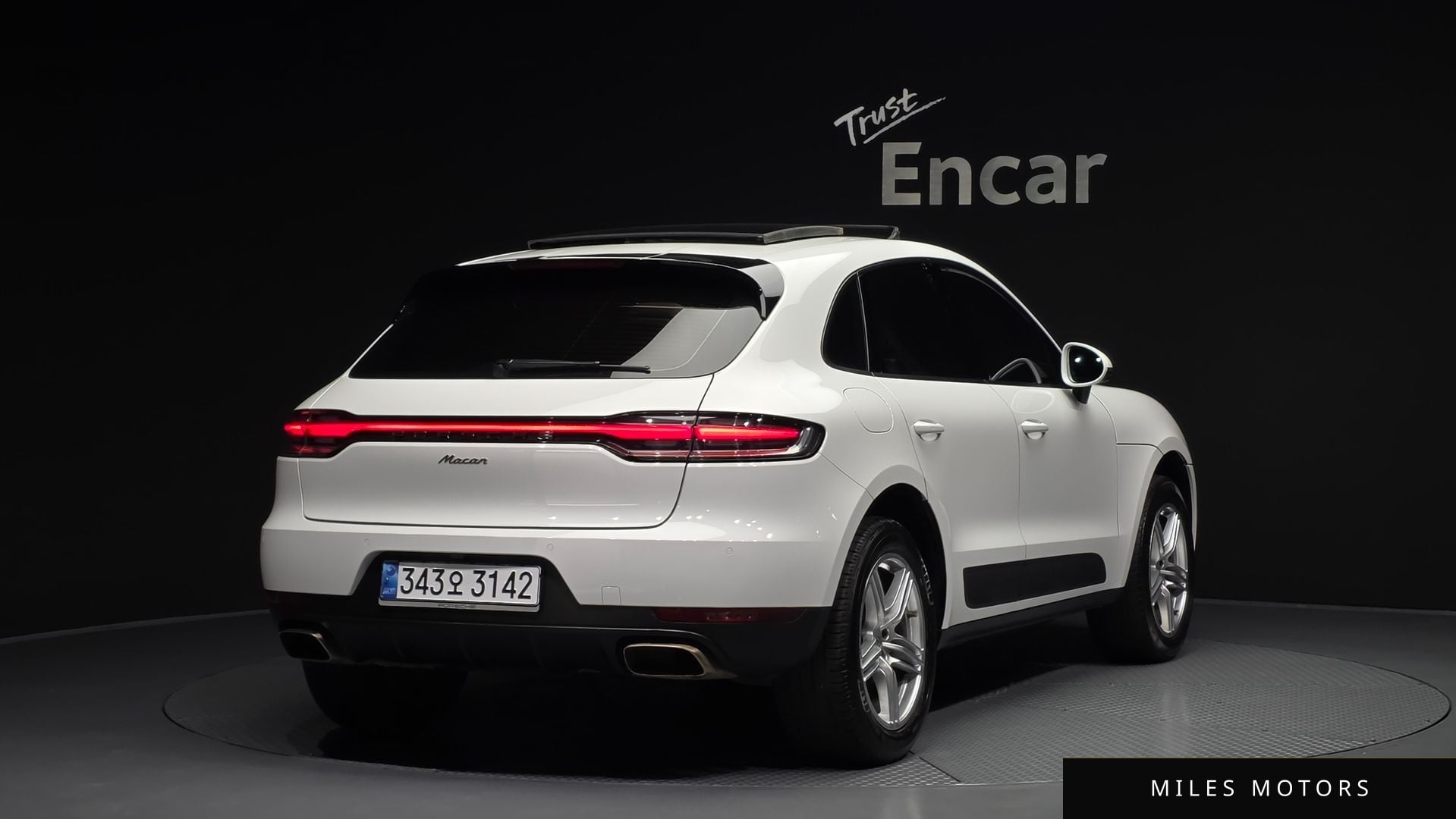 Porsche Macan 2021 — миниатюра 2