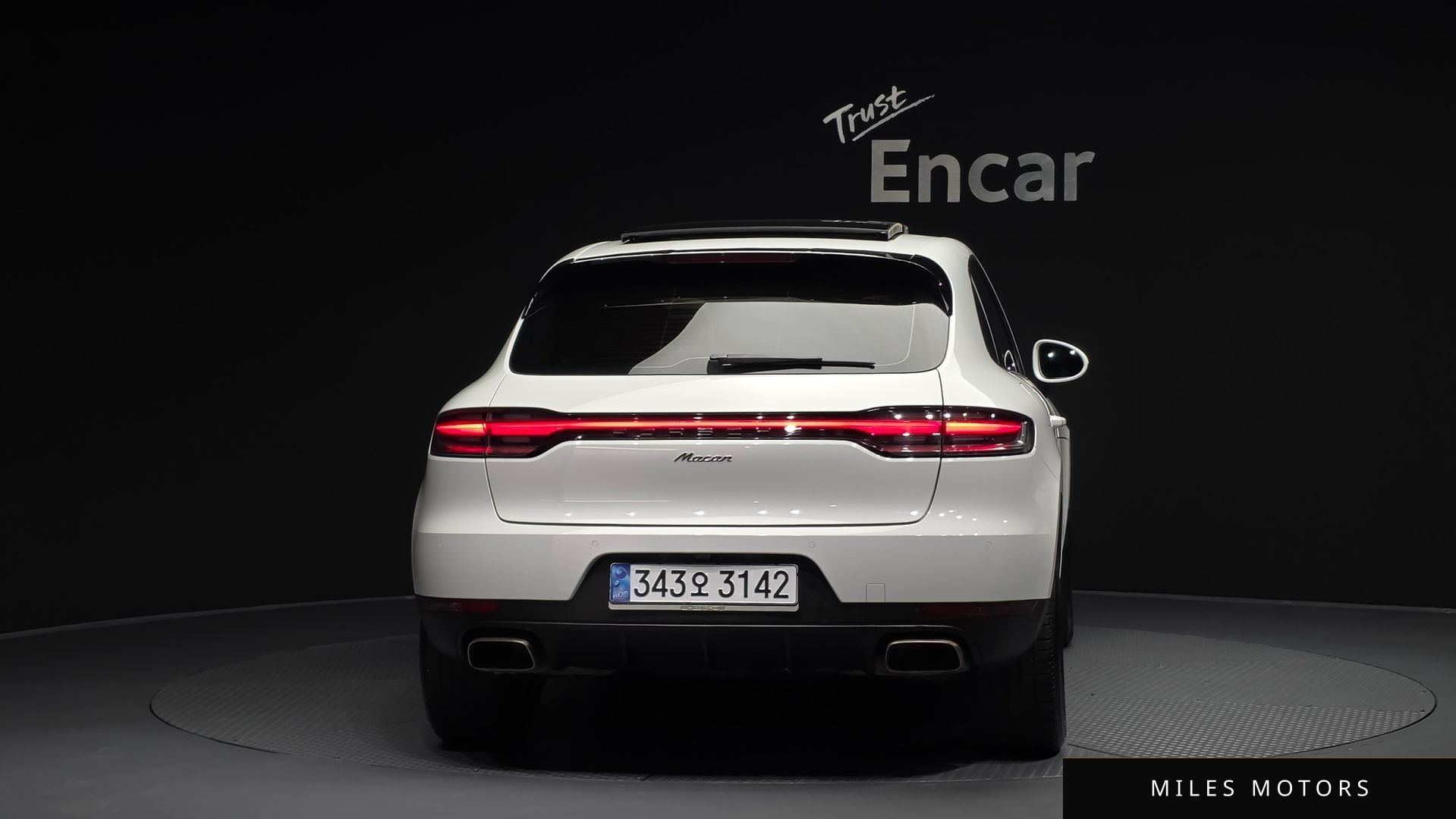 Porsche Macan 2021 — миниатюра 4