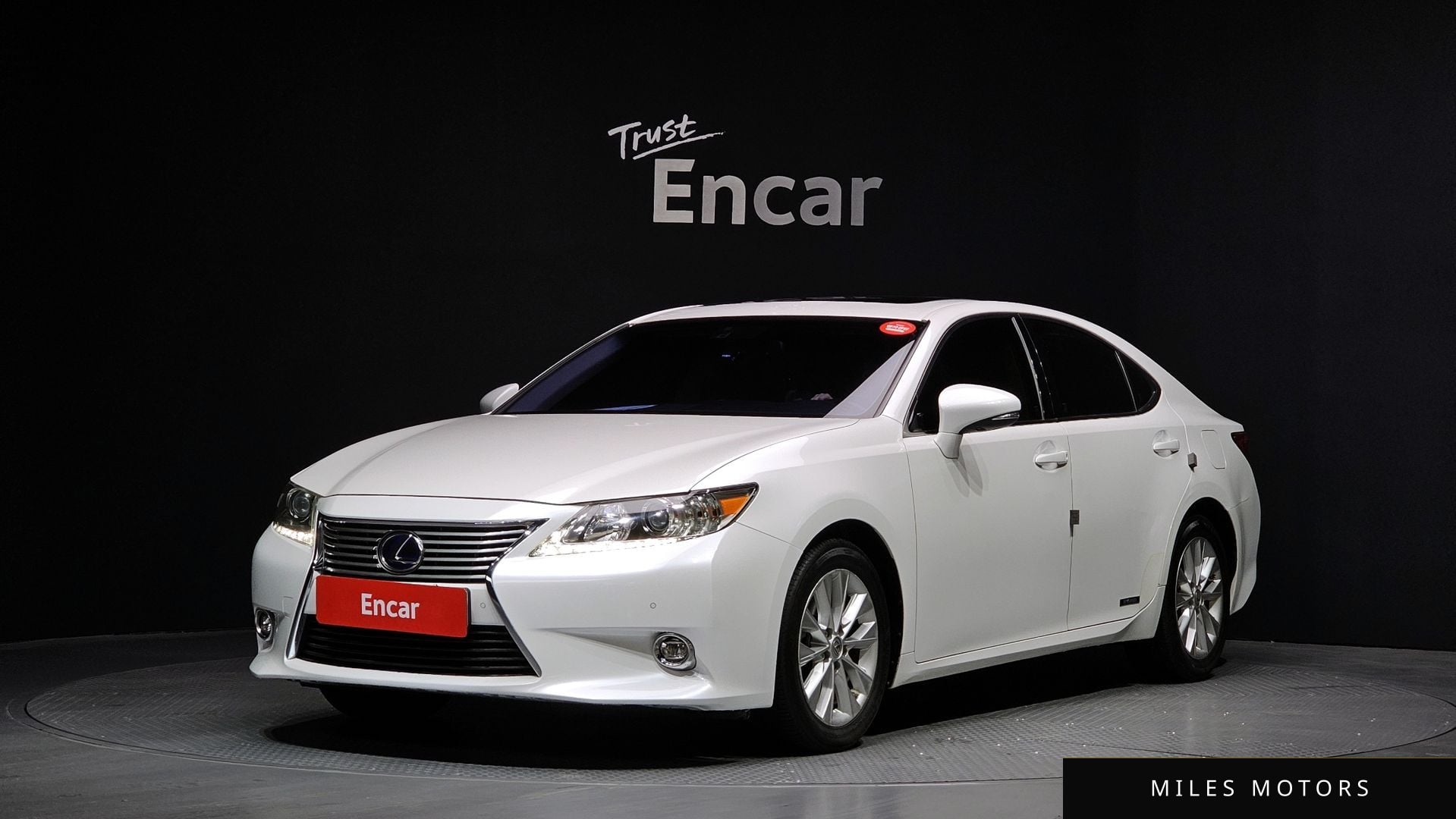 Лексус ES300h 2015 — фото 1 из 12