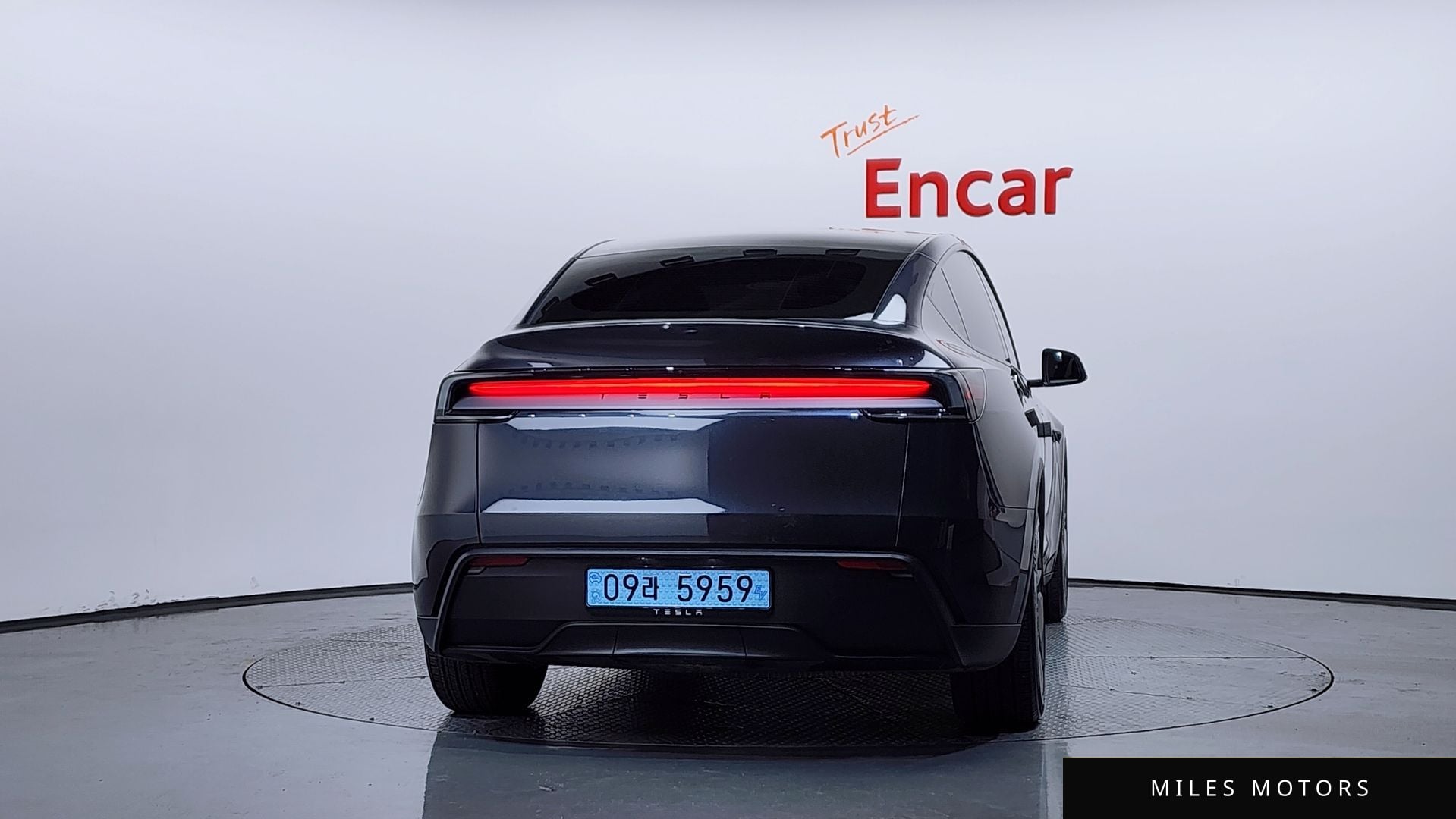 Tesla Model Y 2025 — миниатюра 4