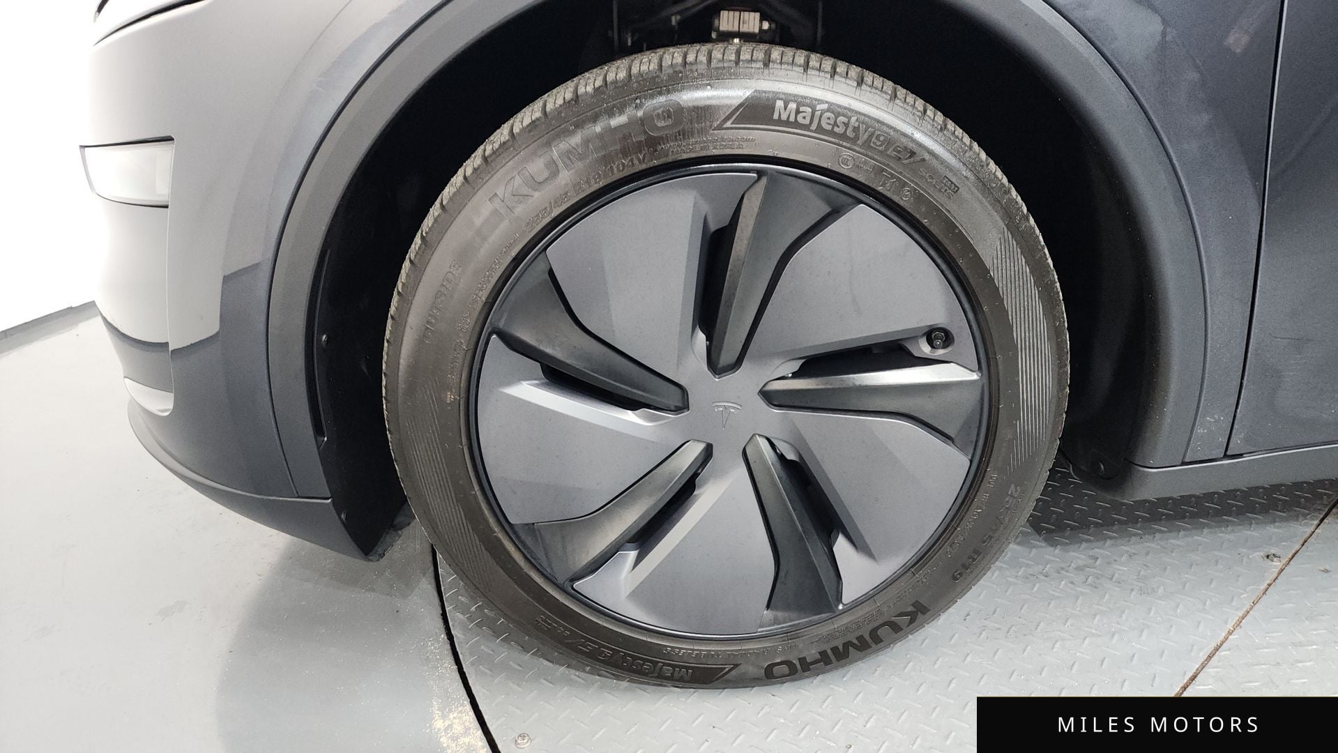 Tesla Model Y 2025 — миниатюра 5