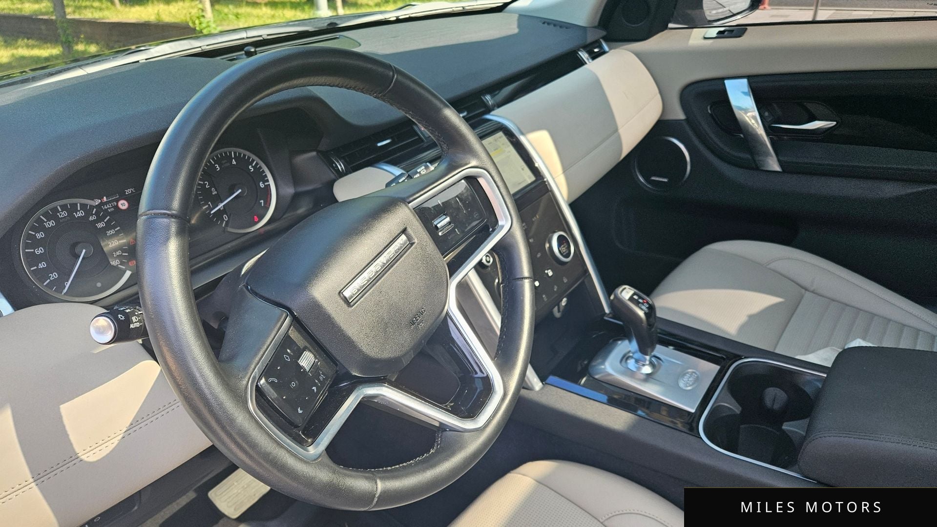 Land Rover Discovery Sport 2023 — миниатюра 10
