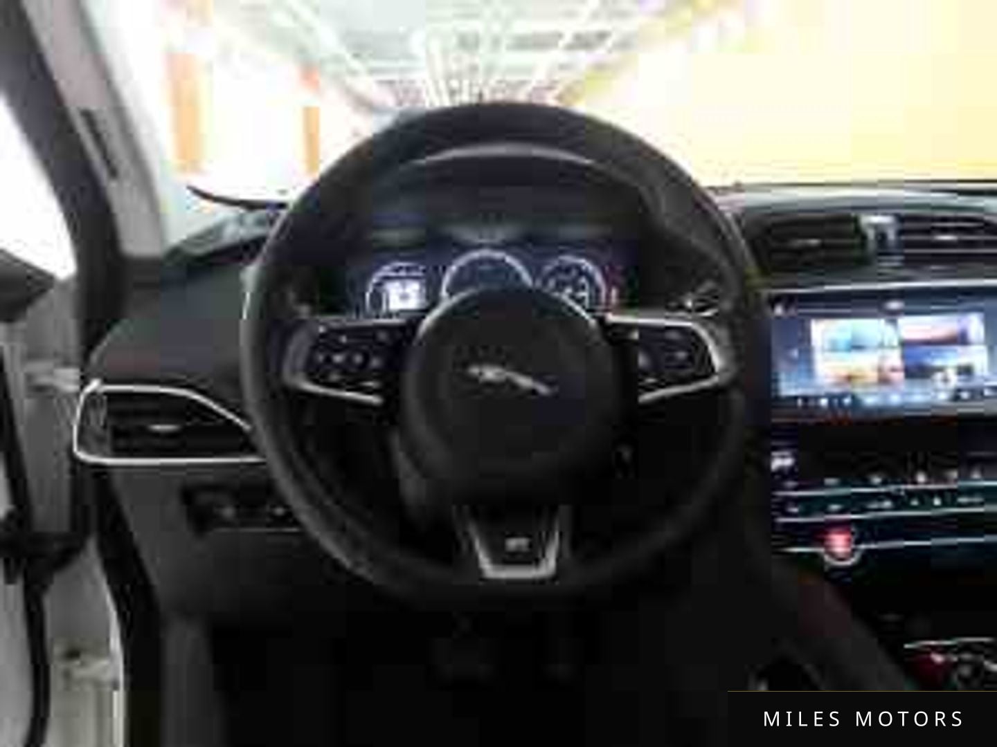 Jaguar F-PACE 2017 — миниатюра 6