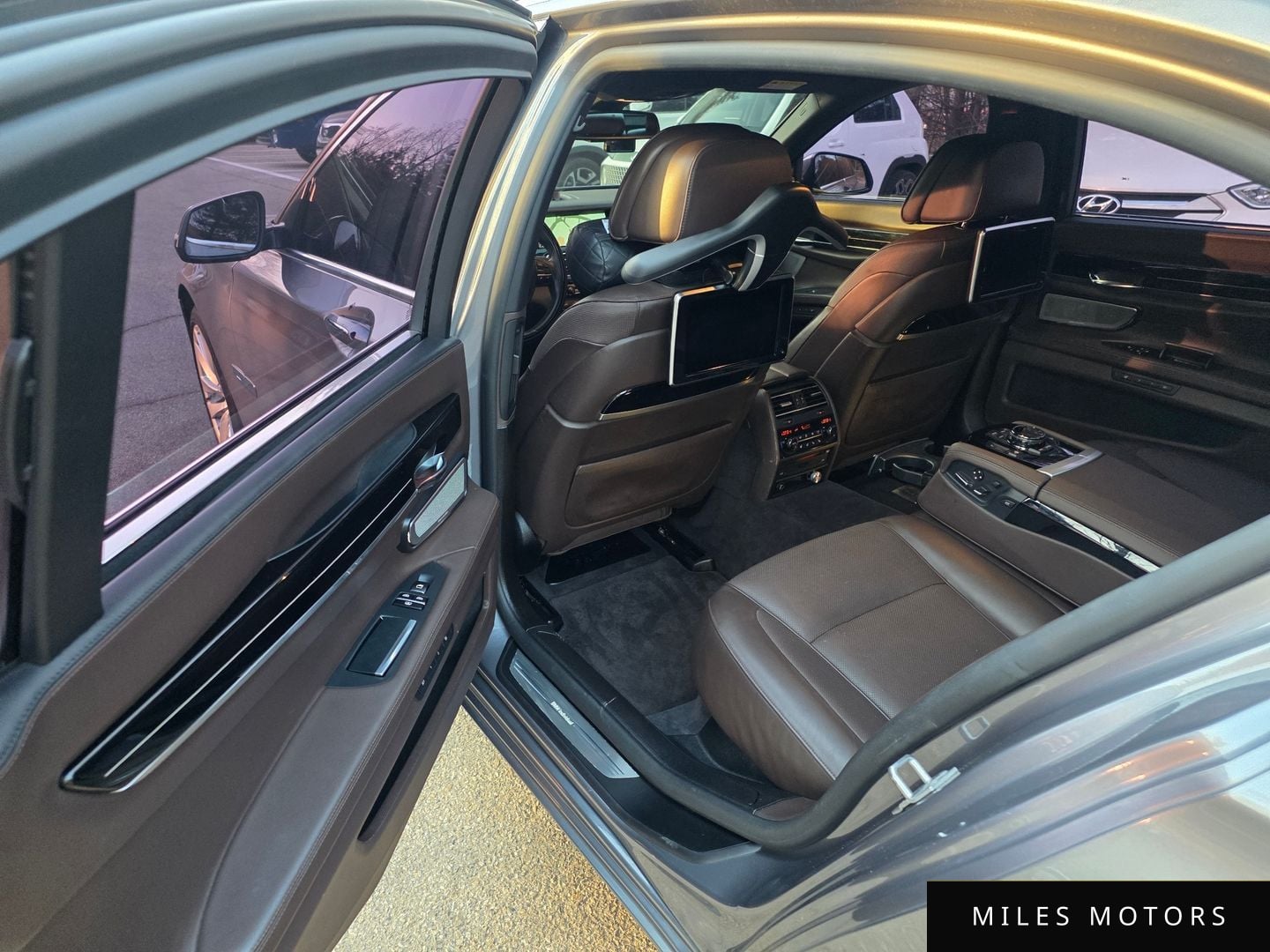 BMW 7 Series (F01) 2015 — миниатюра 10