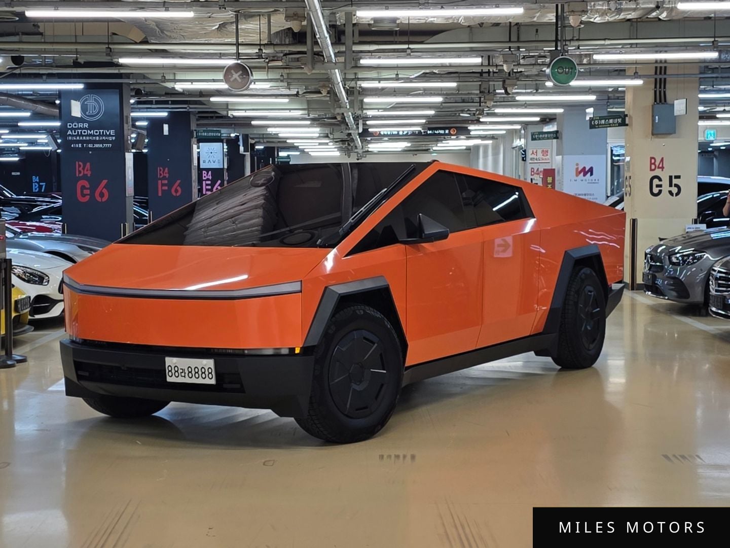 Tesla Cybertruck 2026 — фото 1 из 12