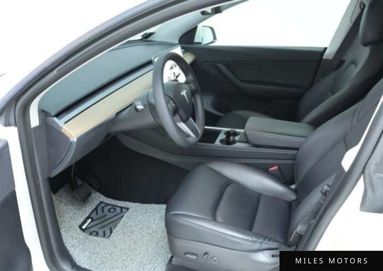 Tesla Model Y 2022 — миниатюра 4