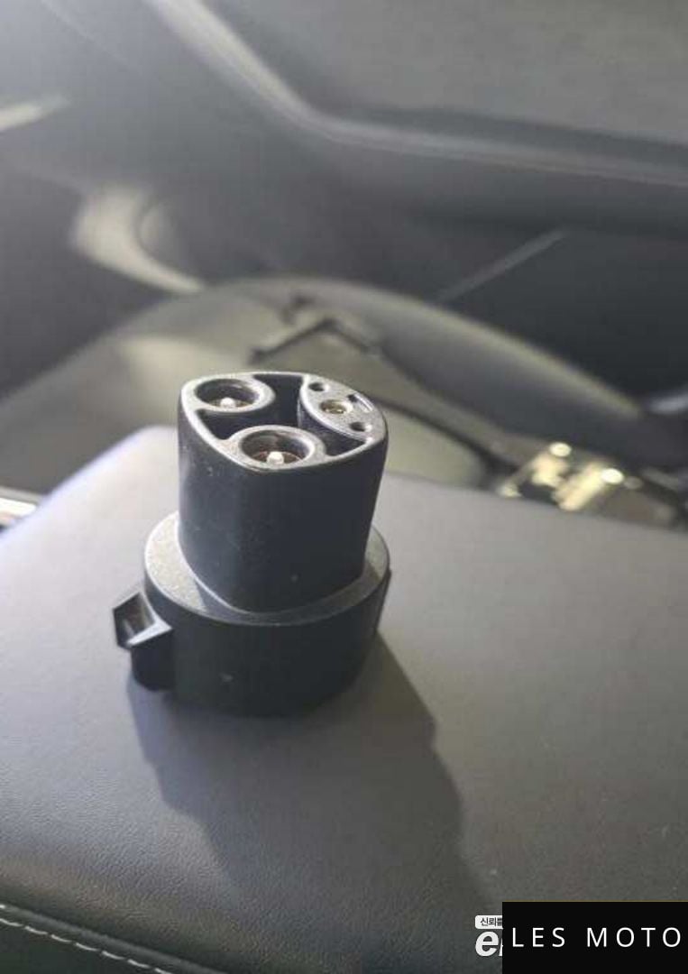 Tesla Model Y 2022 — миниатюра 12