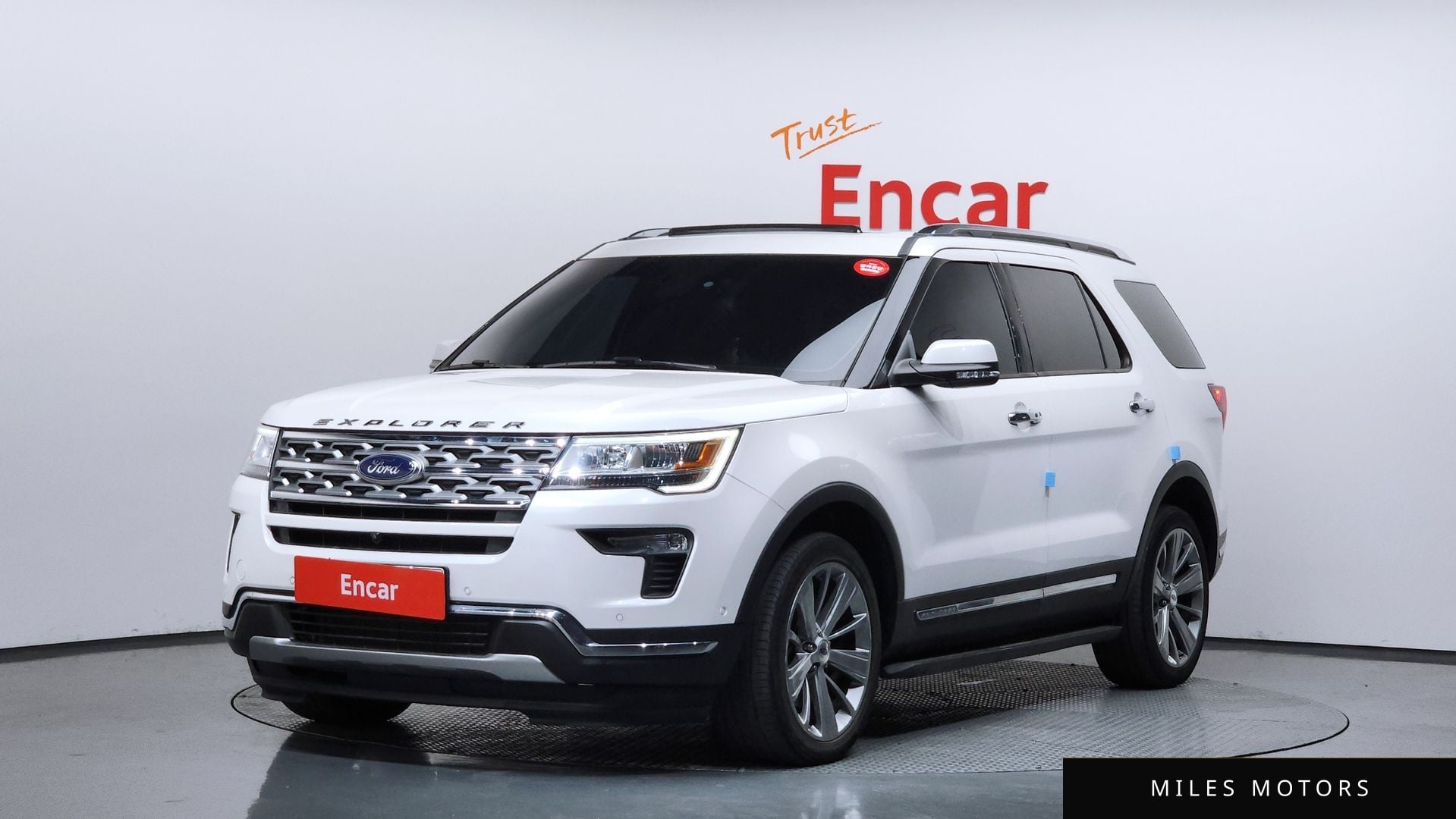 Ford Explorer 2018 — фото 1 из 12