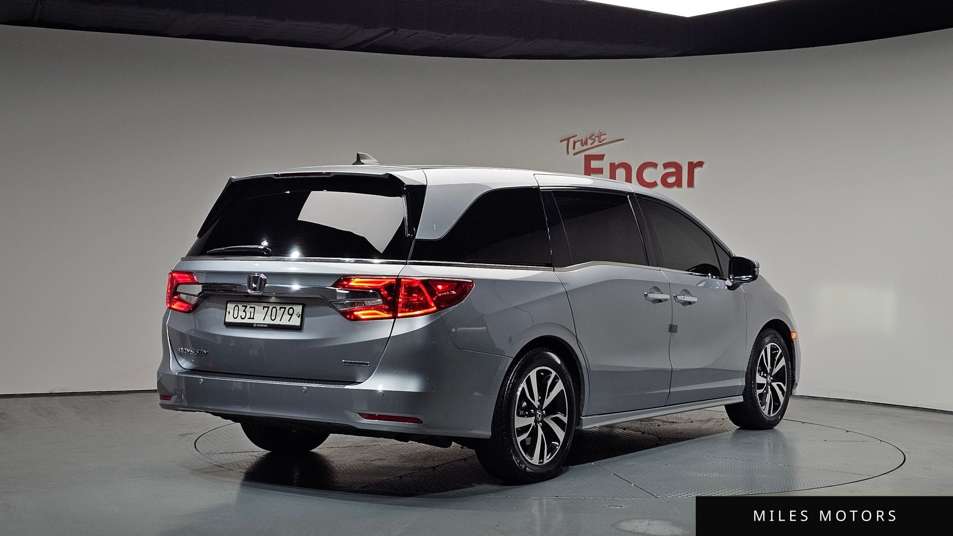 Honda Odyssey 2018 — фото 1 из 12