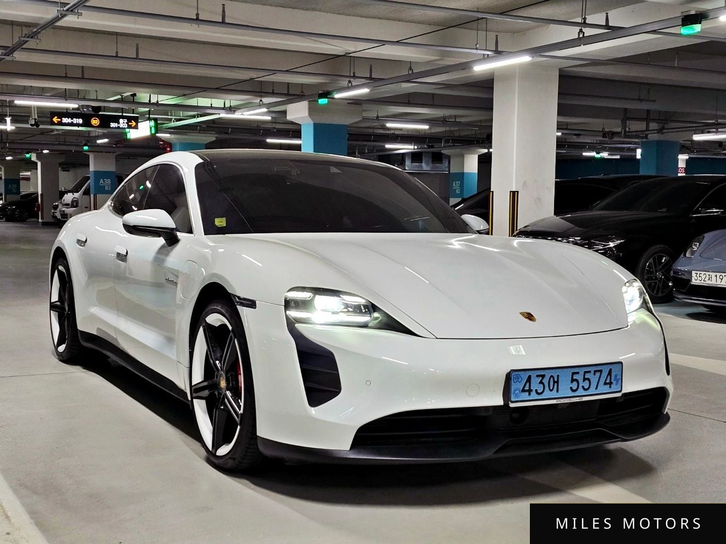 Porsche Taycan 2021 — миниатюра 2